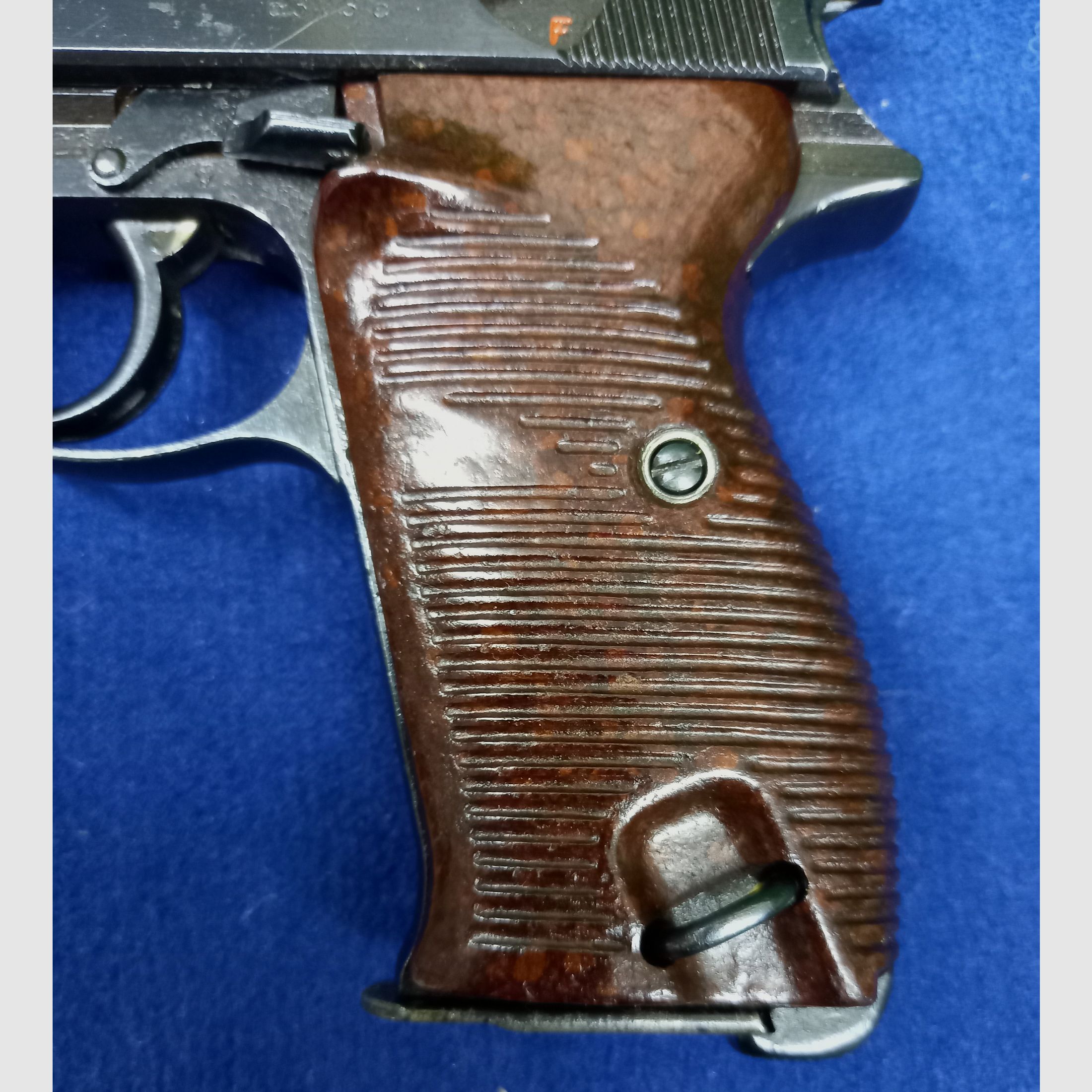 Wehrmachtspistole P38 ac 42 in calibro 9mm Luger, con timbro di accettazione WA 359