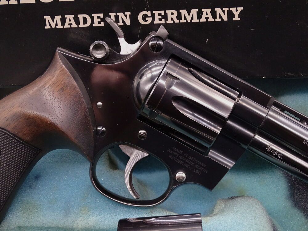 Korth Ratzeburg modèle spécial n° 5 de 6 pièces arme de collection calibre .357Mag Mandalls Shooting Supplies Scottsdale + WT 9mm Luger