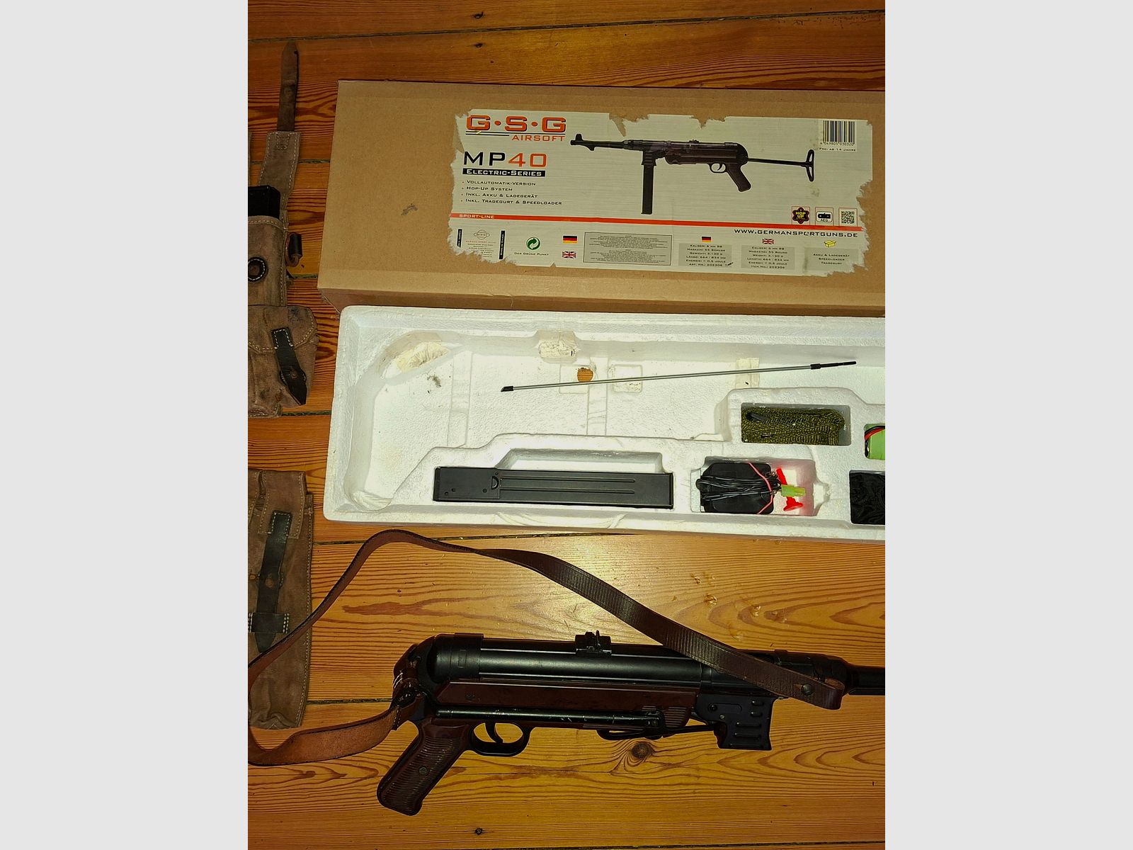 GSG Airsoft MP40 with repro magazine pouches and belt