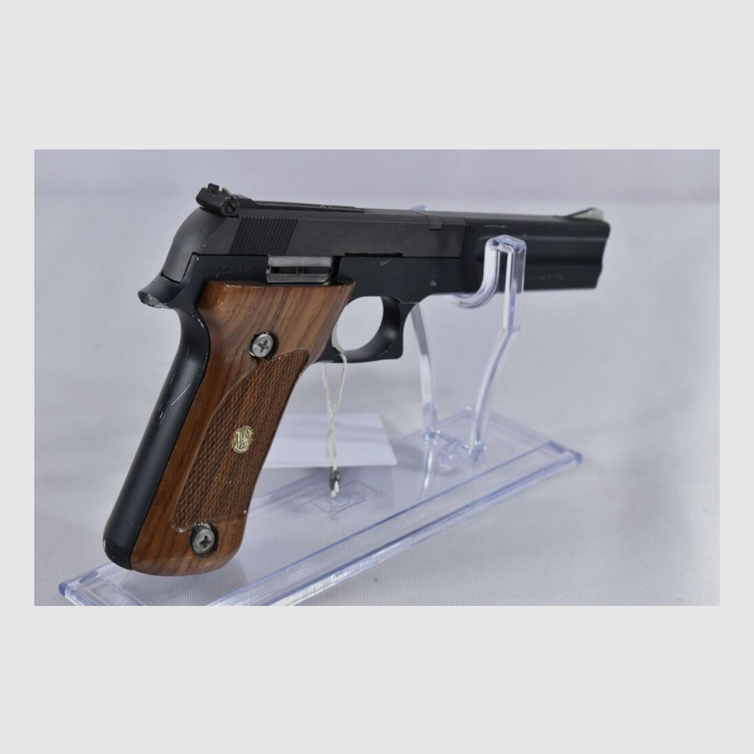 Smith & Wesson M-422 .22lr Pistol