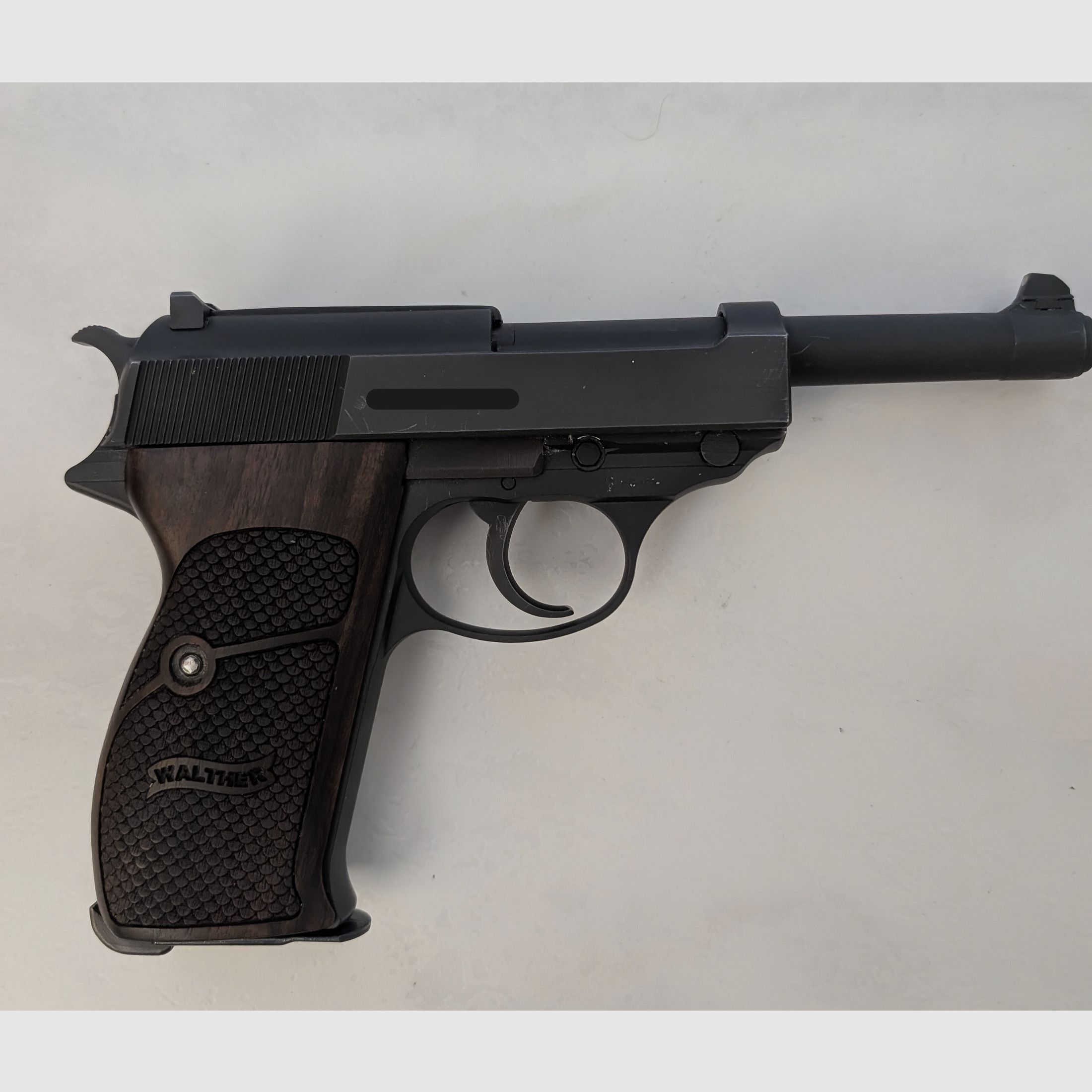 Walther P38 (Carl Walther Waffenfabrik Ulm/Do.), kal. 9 mm Luger – kat. B – 3 magazynki, 2 pary chwytów