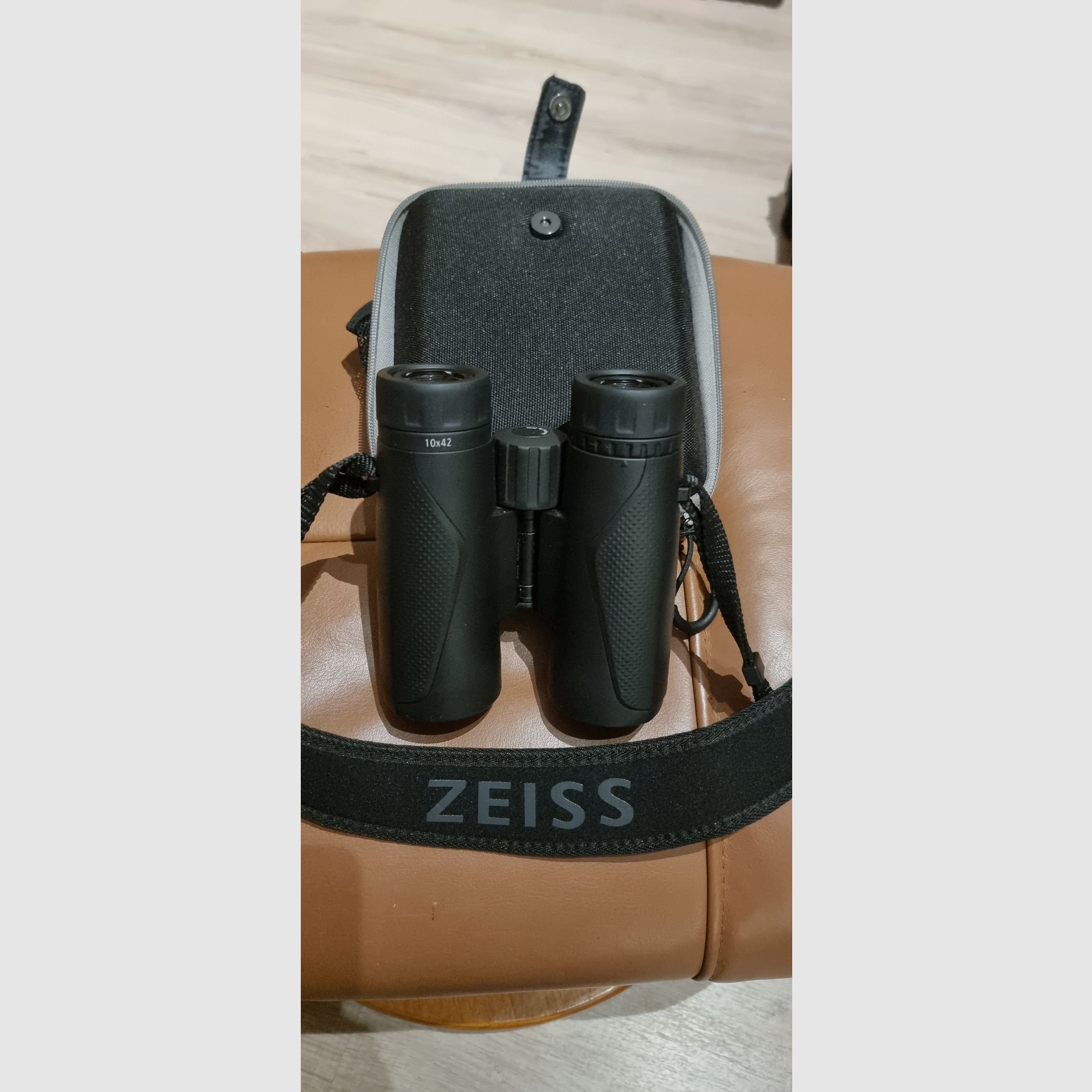 Binoculars Zeiss Terra ED 10x42