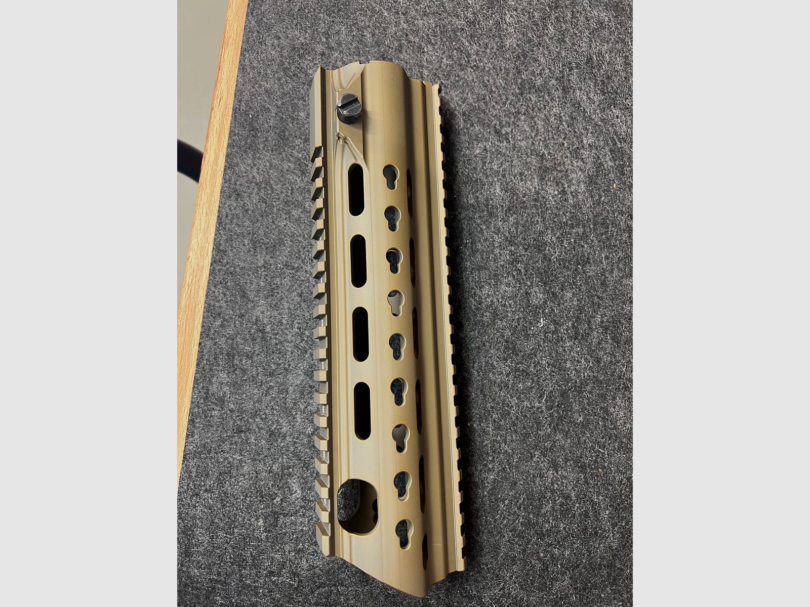HK MR223 / HK416 Slim Line Handguard 10″ FDE – come nuovo