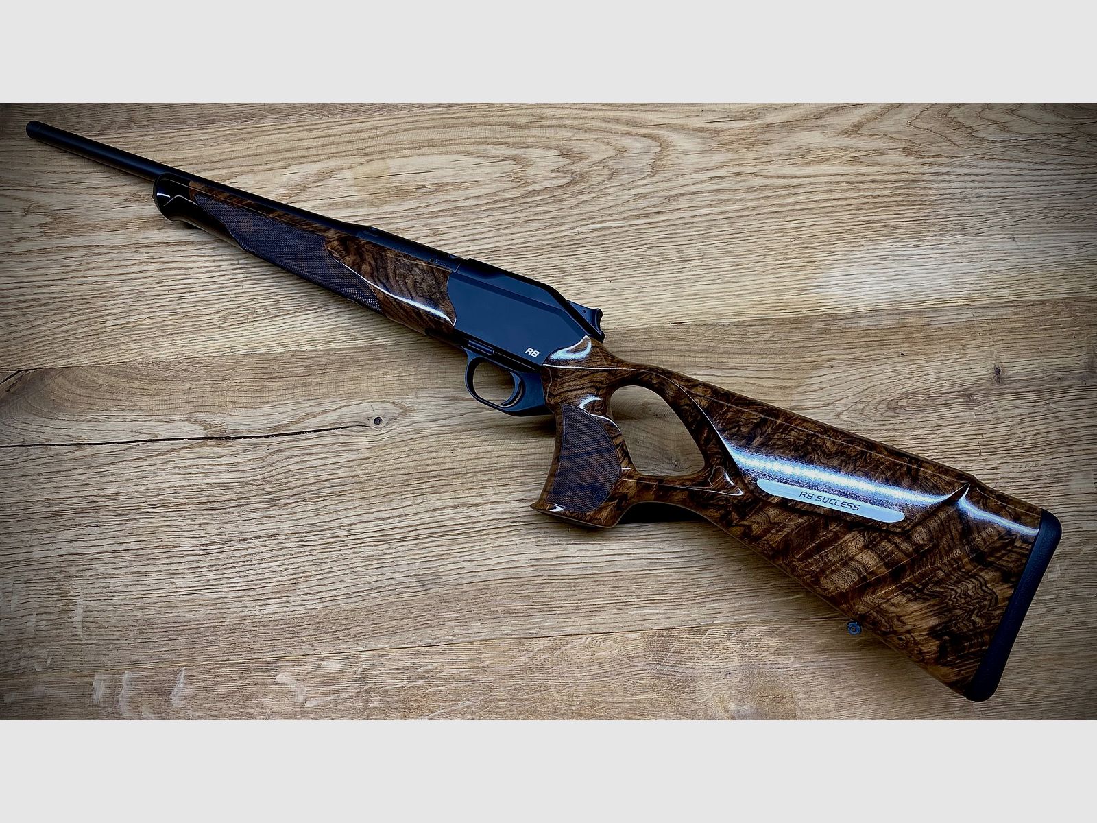 Blaser R8 Success / Holzklasse 10 / Kaliber u. Lauflänge nach Wahl / absolute TRAUMWAFFE