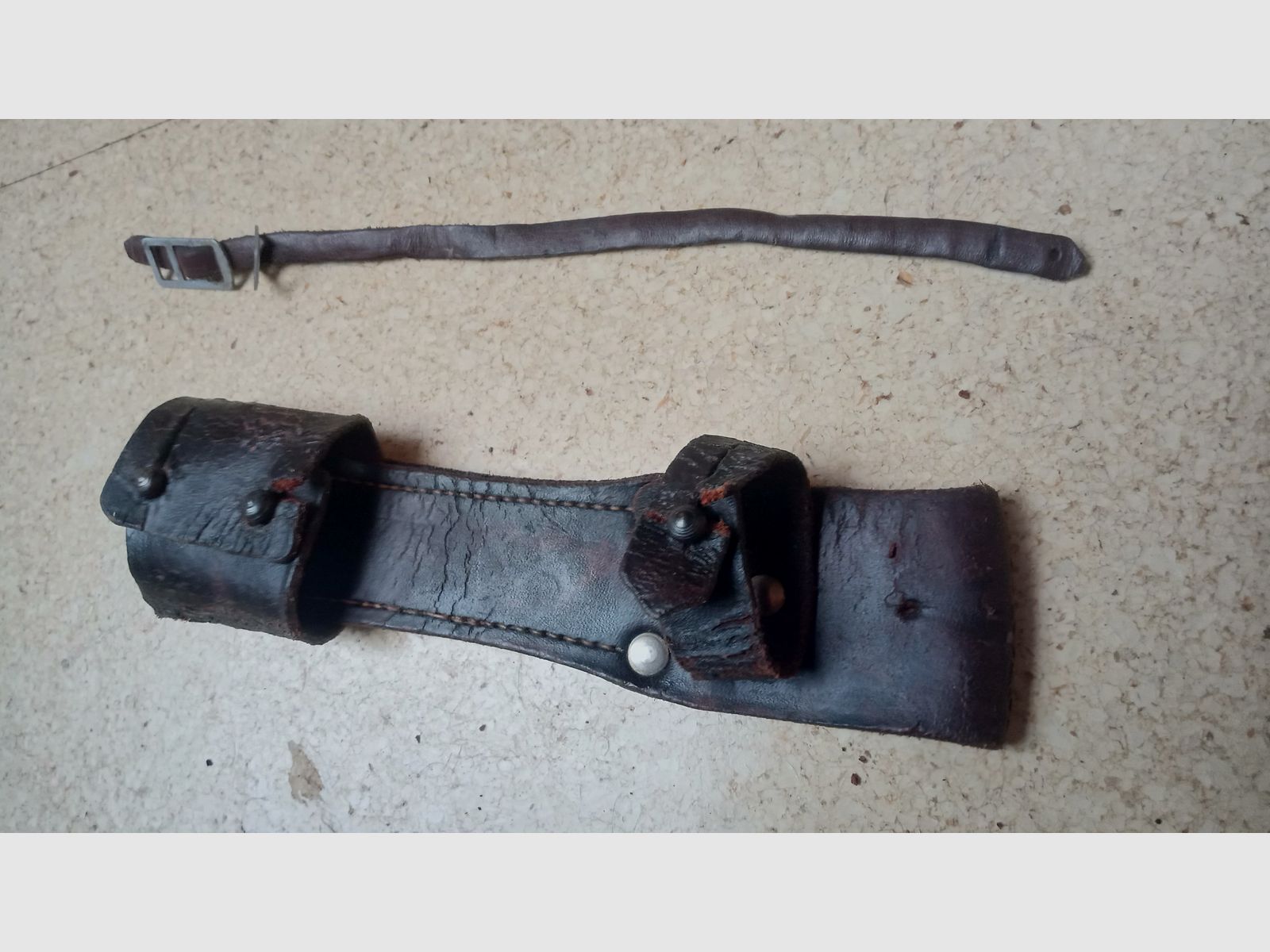 Leder-Frosch und Faustriemen defekt  // AK 6h3 Bajonett Rumänien