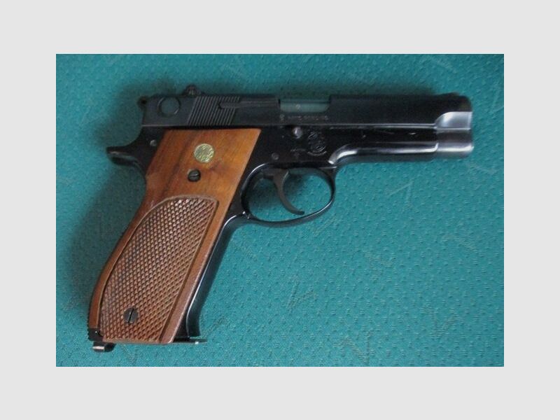 Pistole 9mm Luger Smith & Wesson Mod. 39 mit verstellbarer Visierung 39