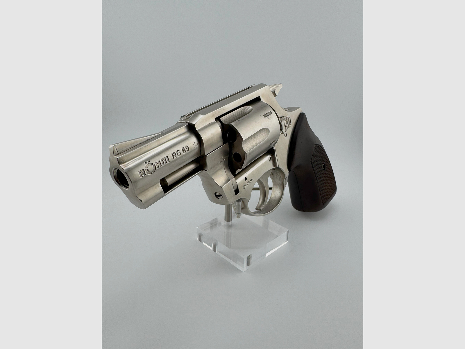 Revólver de alarma Röhm RG 69 niquelado - PTB 275 - Año de prueba: 1985