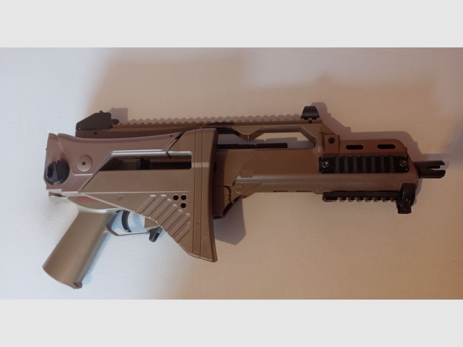 Airsoft G36C Desert with 400 round magazine & goggles (used, 0.5 Joule)