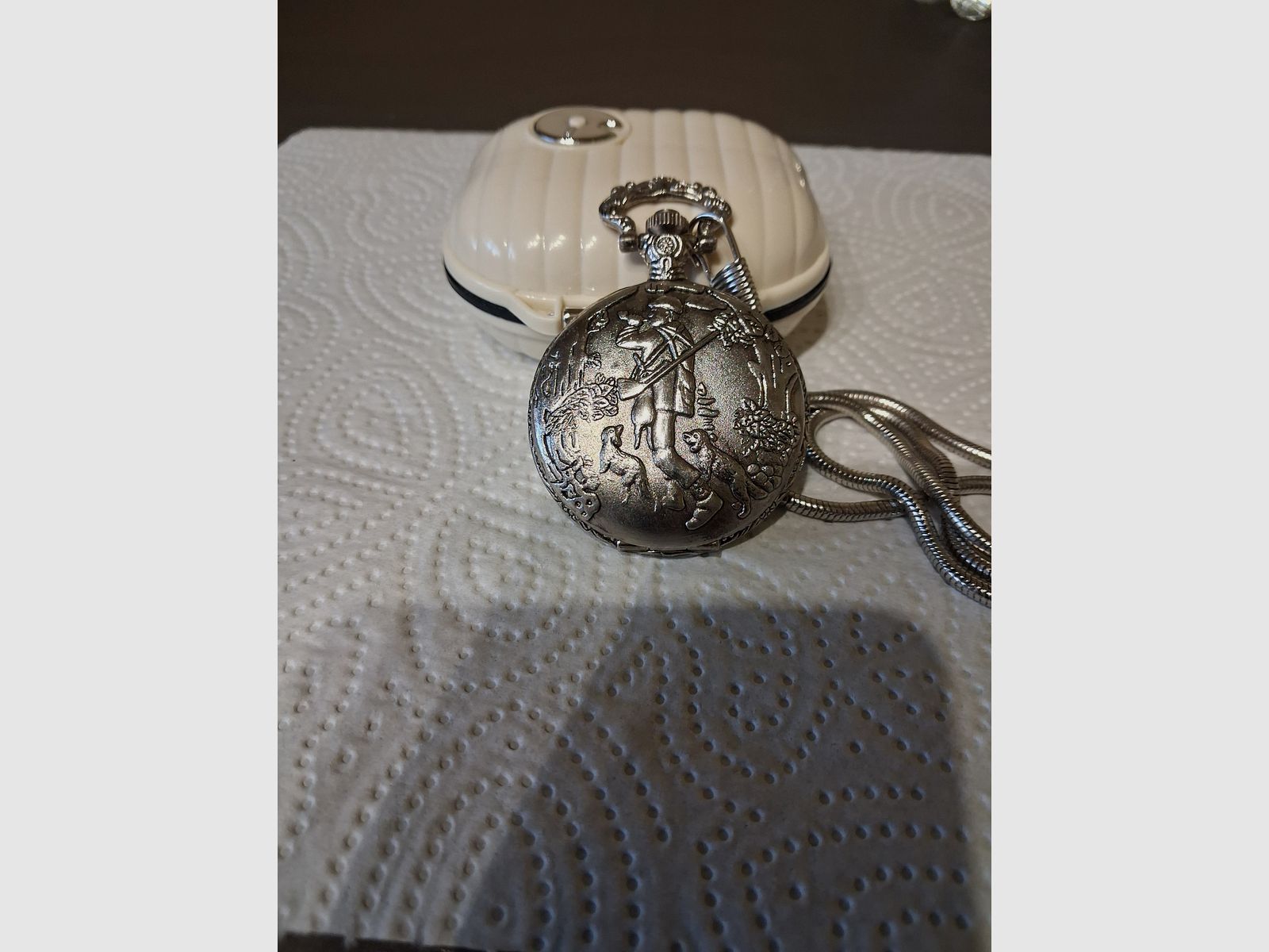 Pocket watch with hunting motif