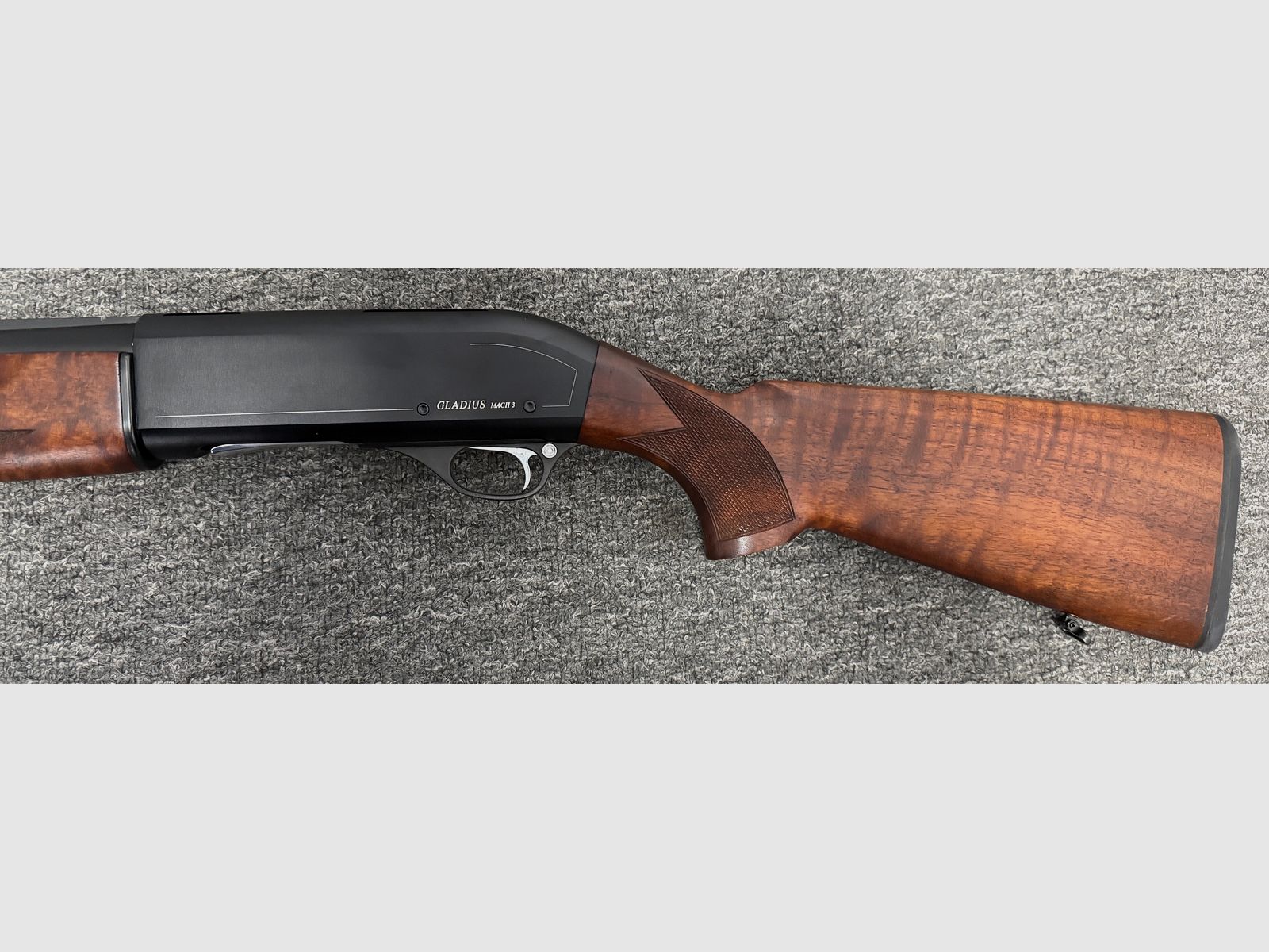 Escopeta semiautomática Gladius Mach 3 calibre 12/76