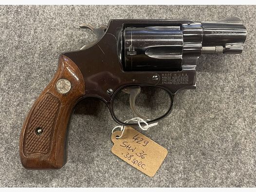Smith + Wesson 36