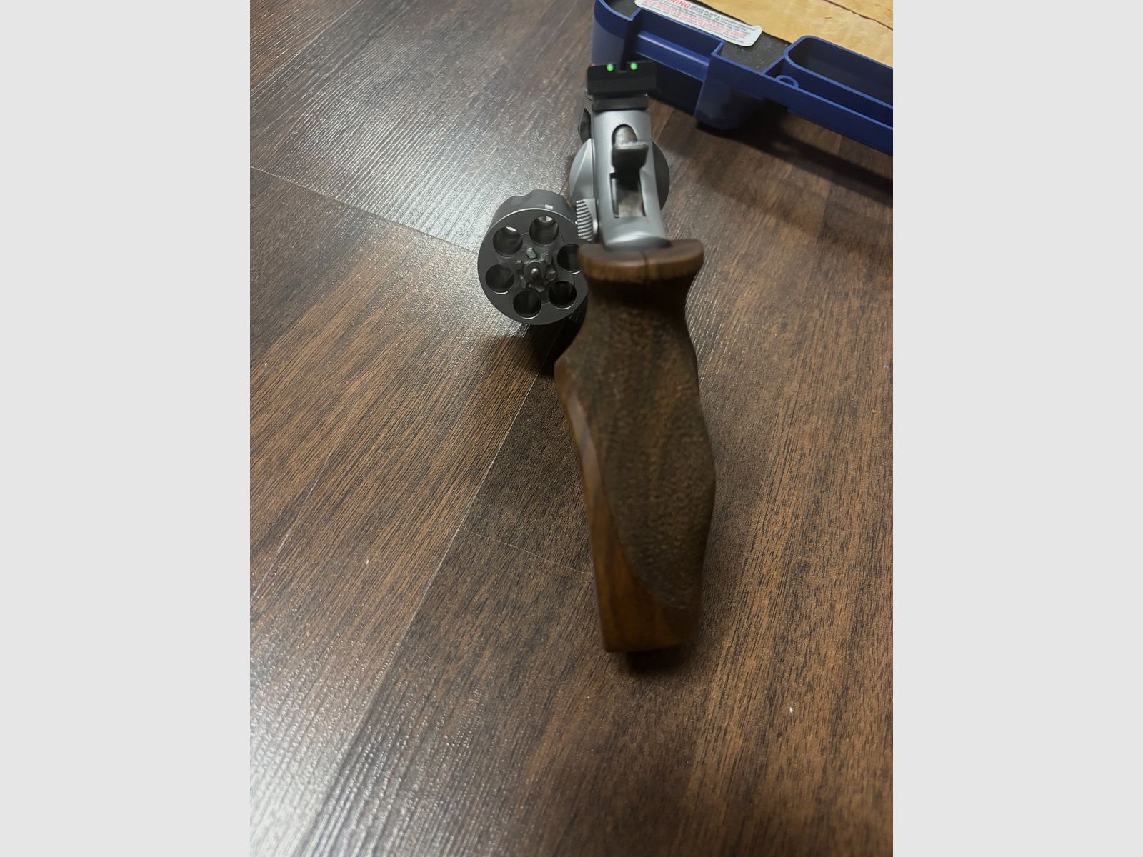 S&W 686 Security Special 4” – .357 Magnum – wie neu, nur 100 Schuss!