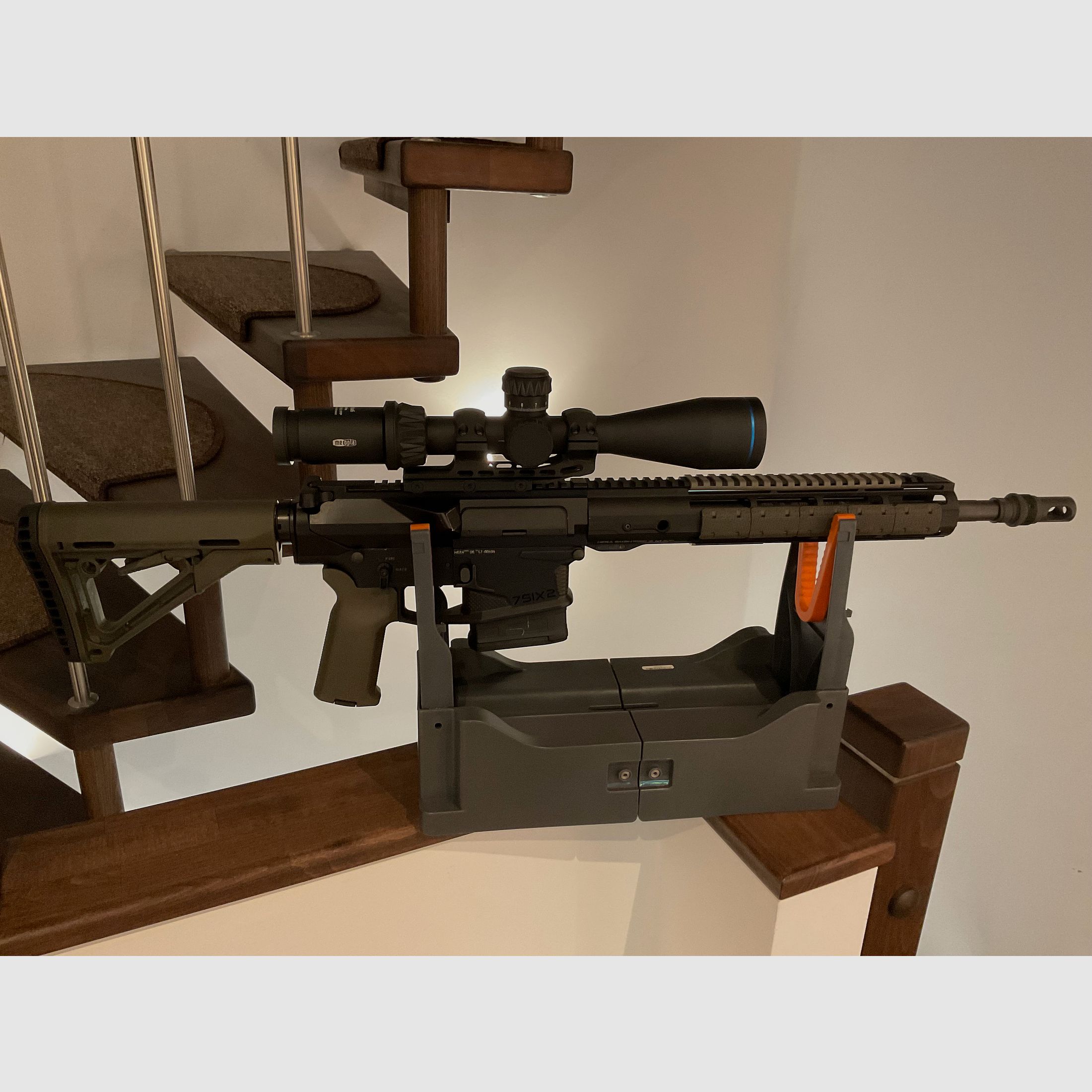 Hera Arms 7SIX2 14,5 Zoll im Kaliber .308 incl. Meopta Zielfernrohr Optika6 3–18x50 RD SFP und Zubehör 