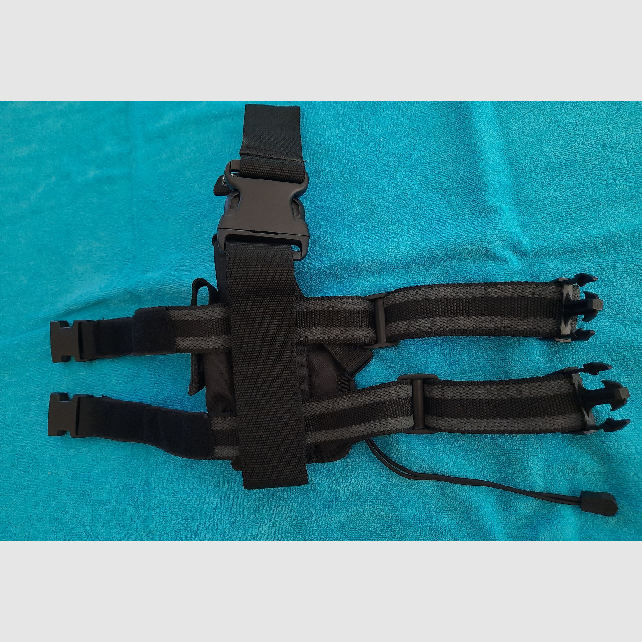 Tactical thigh holster