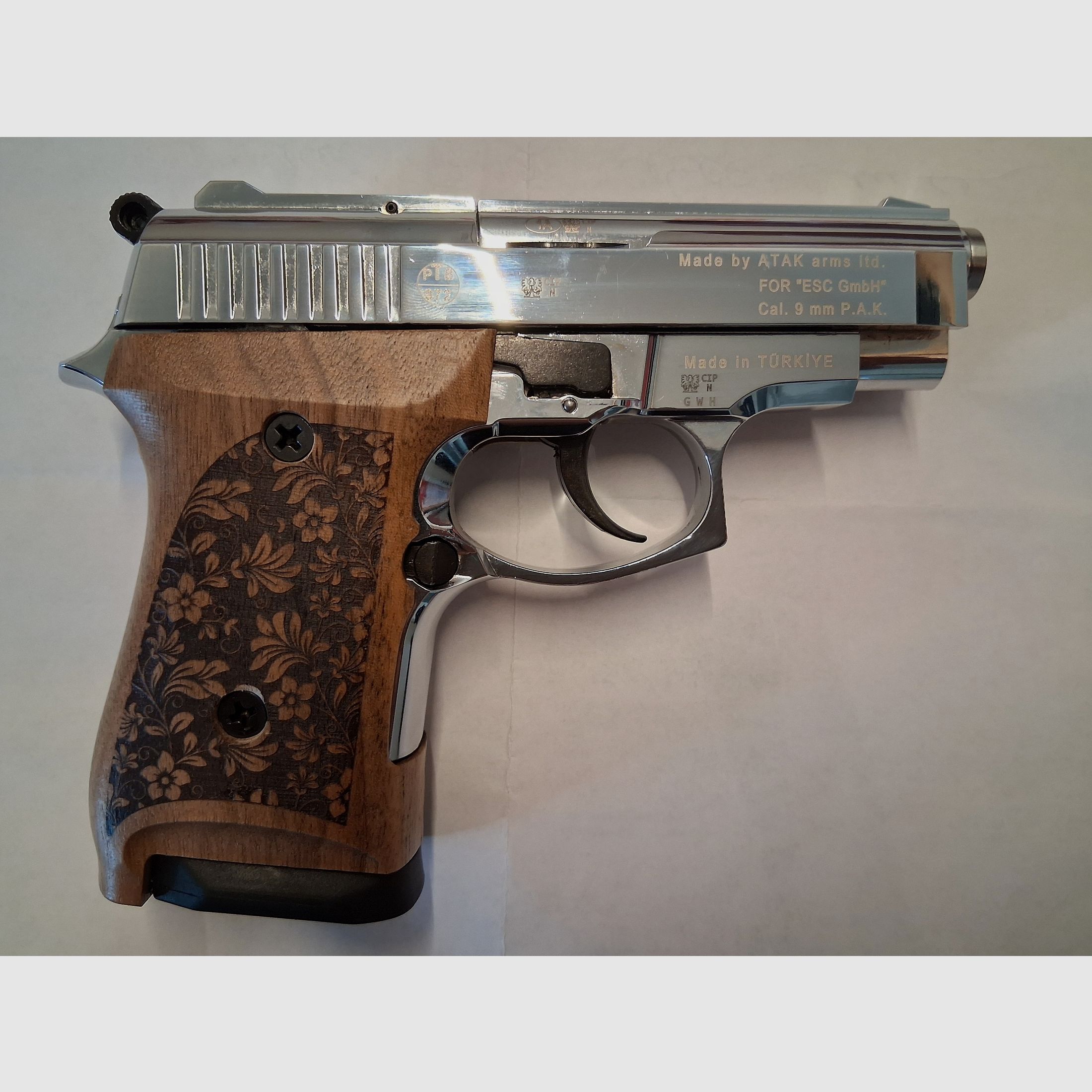 Zoraki 914 chrom (PTB-972), Holzgriffschalen, 2 Ersatzmagazine (neuwertig, ungeschossen)