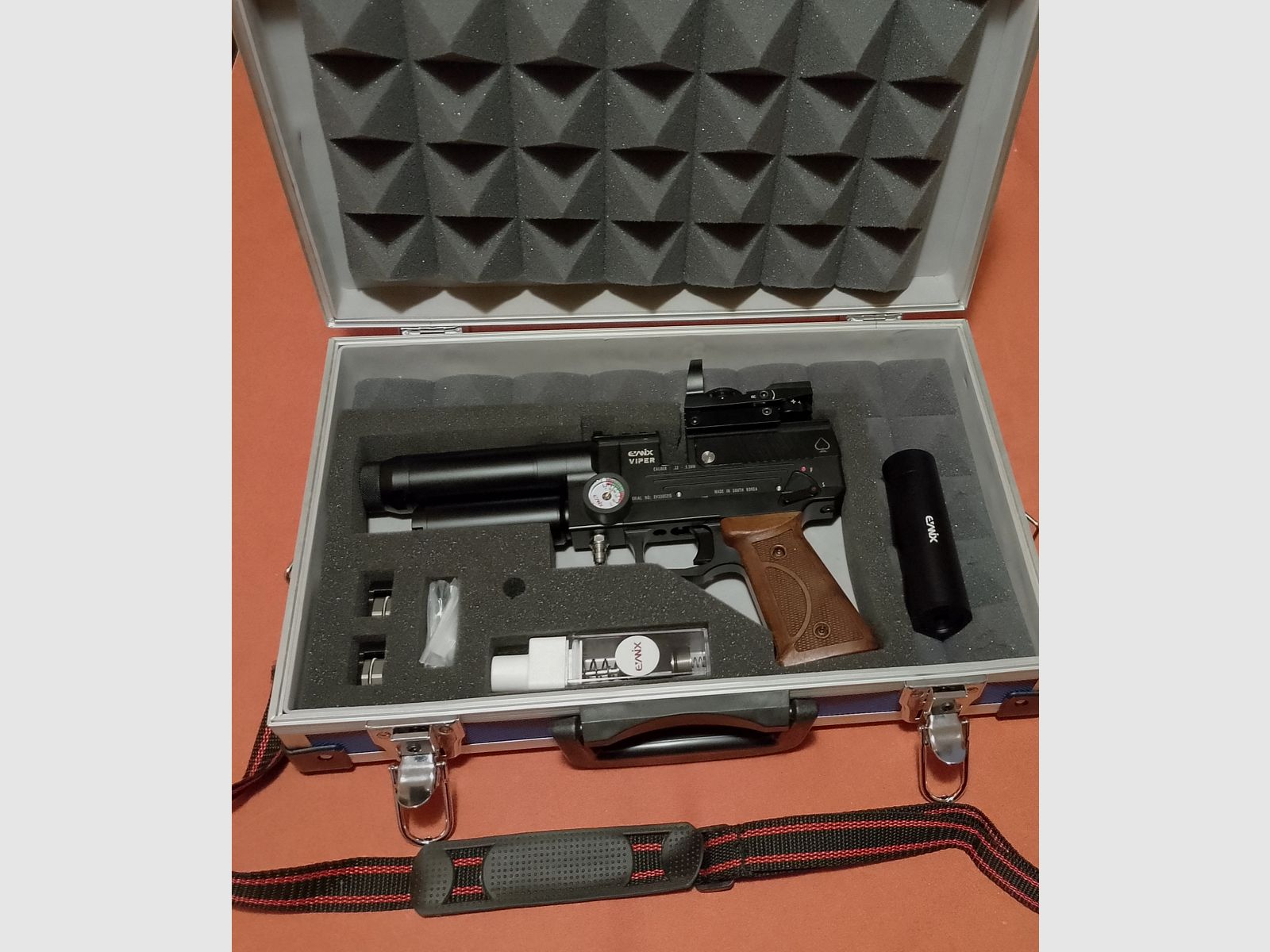 Evanix Viper F-Serie Cal .22 Zeer goede staat Compleet set met demper & koffer