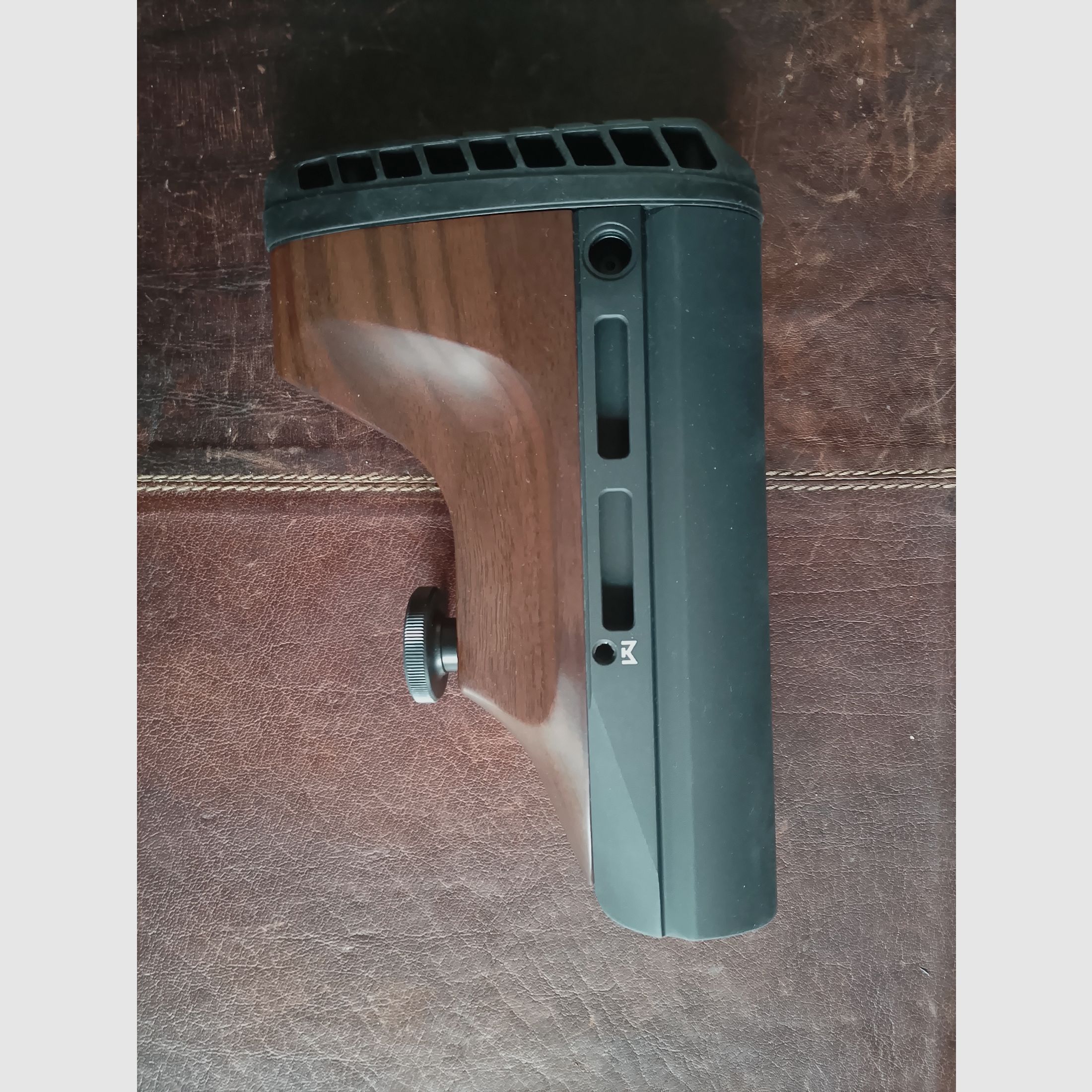 WOOX Vigilante AR15 wood stock walnut – sliding stock hybrid (like new)