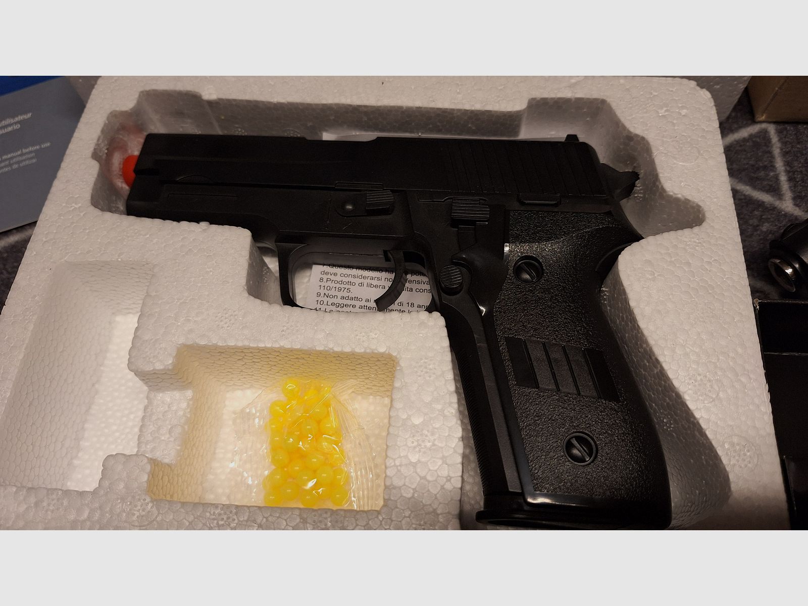 Federdruck Airsoftpistolen Konvolut: D.E./H.K./1911/u.a. NEUWERTIG