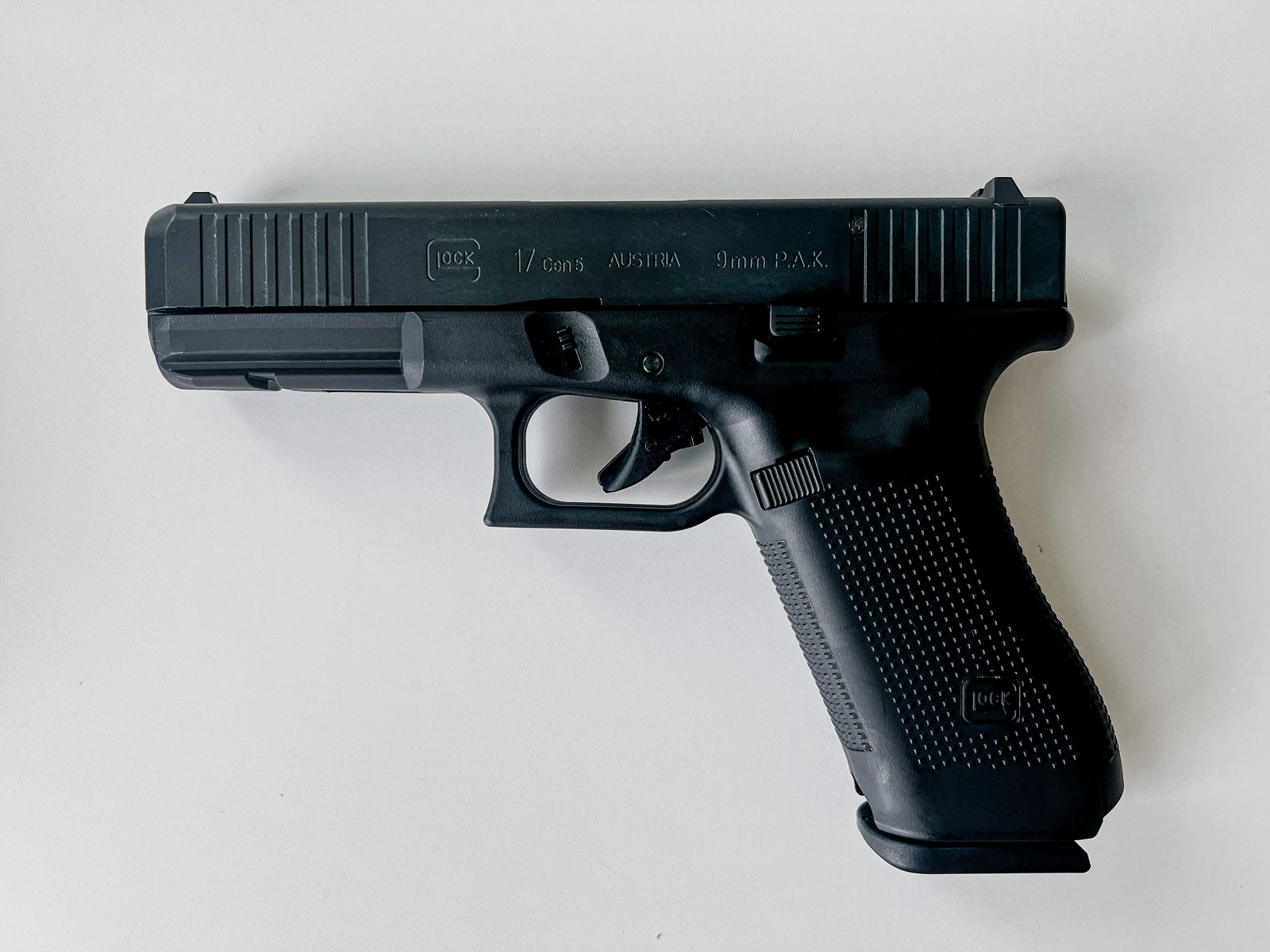 Glock 17 Gen. 5 9mm PAK +  Holster +Glock Waffenkoffer