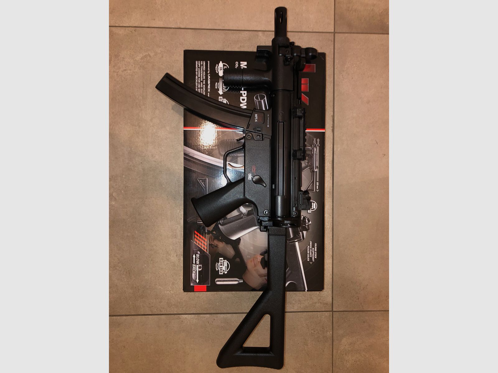 2 CO2 Waffen —  (1x KLI M1911-A1 Vollmetall & 1x Heckler und Koch MP5 K-PDW)