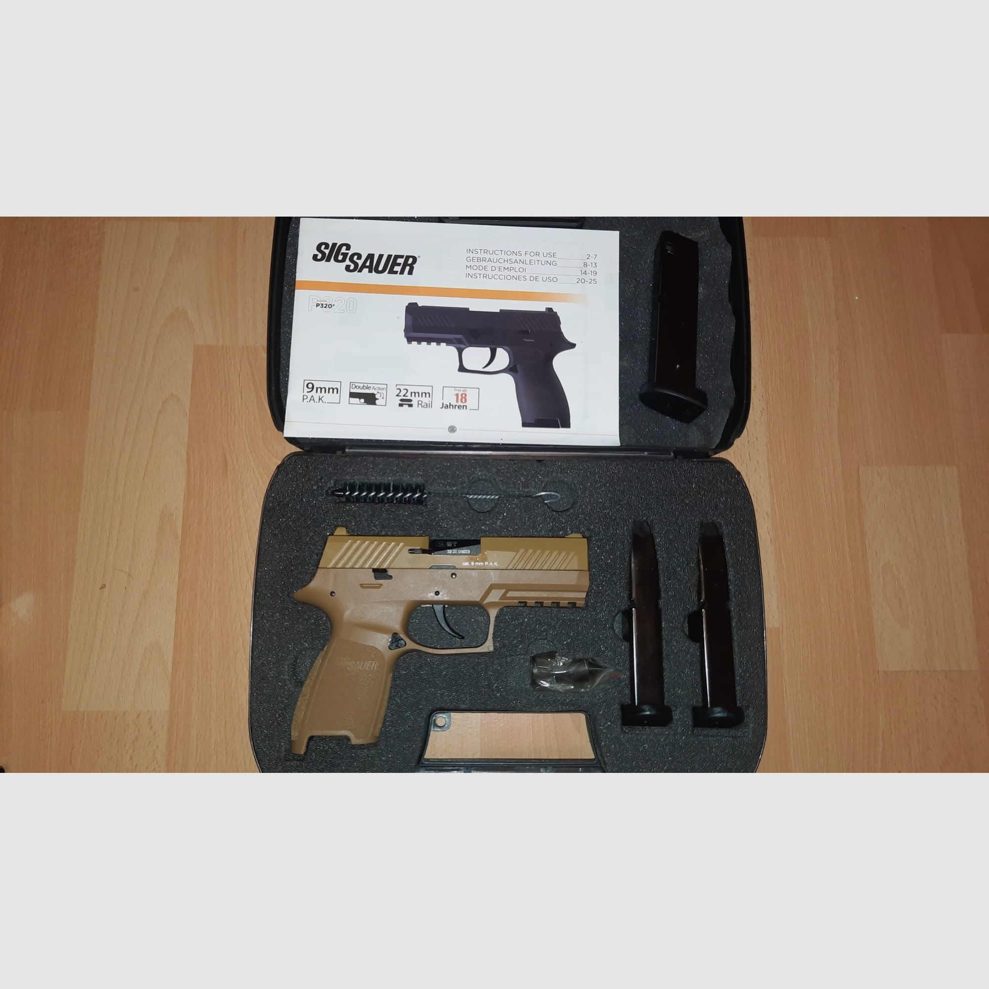 Sig Sauer P320 Schreckschusspistole Dark Earth 9 mm P.A.K. mit 2 extra Magazinen
