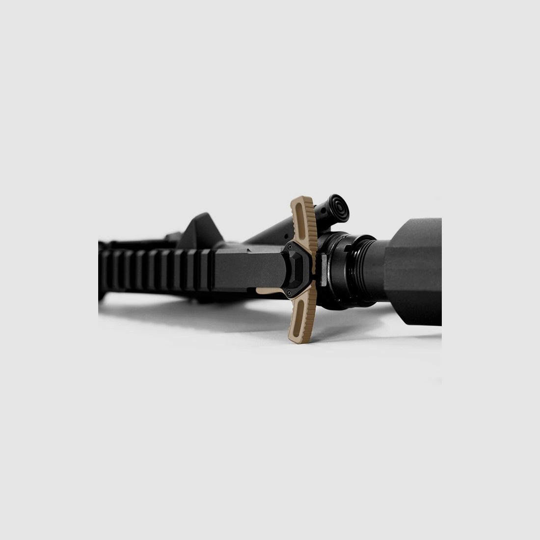 BREEK ARMS – AR 308 WARHAMMER MOD2 AMBIDEXTROUS CHARGING HANDLE FDE, Bild 2 von 4