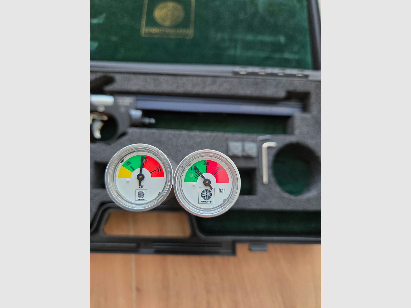 Match-Luftpistole STEYR LP 10 mit 2 Kartuschen, Adapter, Koffer, Werkzeug