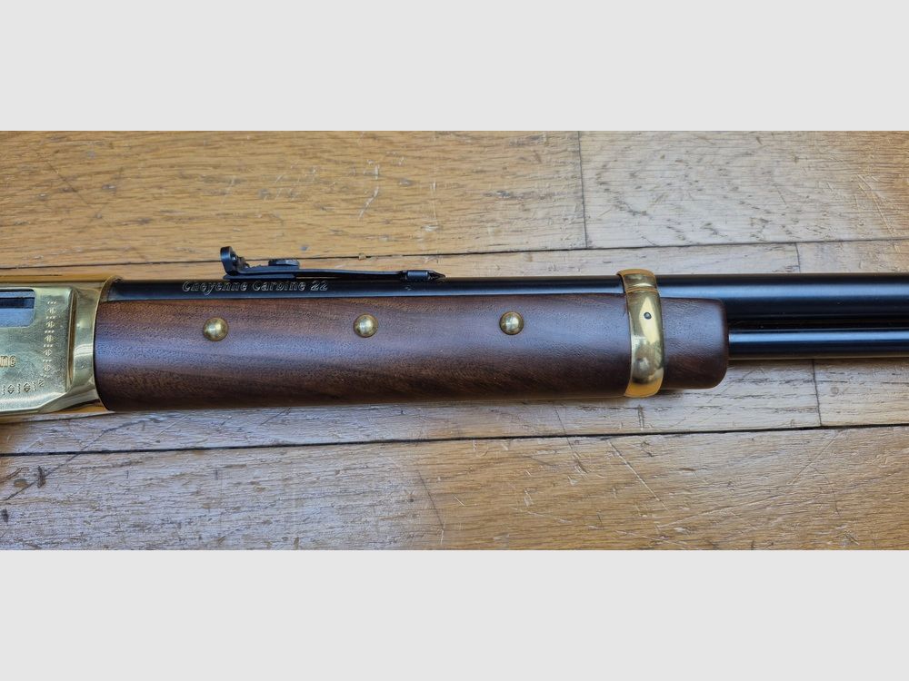 Schöne und sehr seltene Winchester Commémorative Typ 1894 in 22LR – Modell 94 22 Sammler « CHEYENNE » – 5000 Exemplare (!) – Waffe von 1977 – 9 Schuss – SELTEN Originalbox in TBE – Zustand nahezu neu – TBE+, Bild 7 von 38