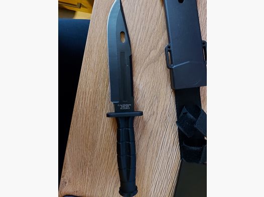 Cuchillo táctico