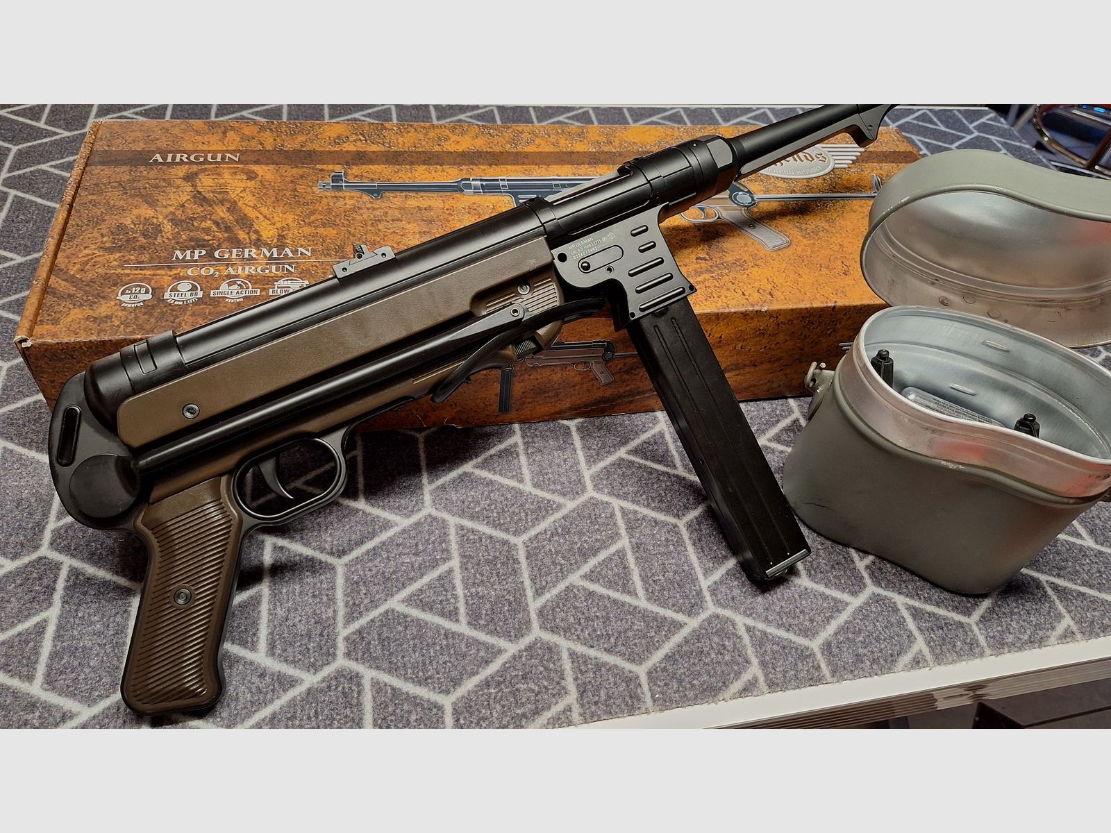 Légendes MP40 - 4,5 mm acier BB Co2 - Tout en métal ! Avec CO2 + munitions + Henkelmann !