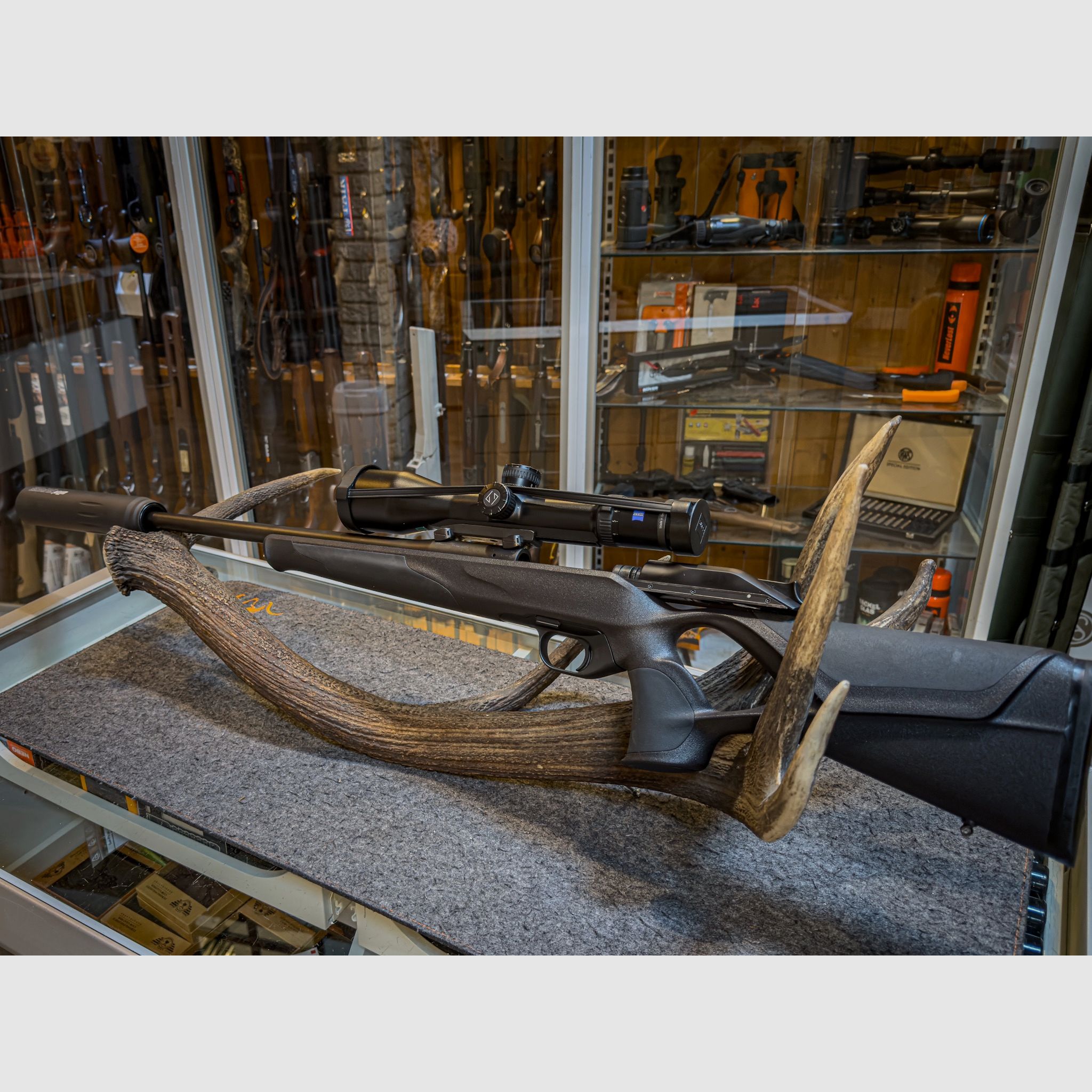 Blaser R8 Professional with Zeiss Victory HT 3-1256