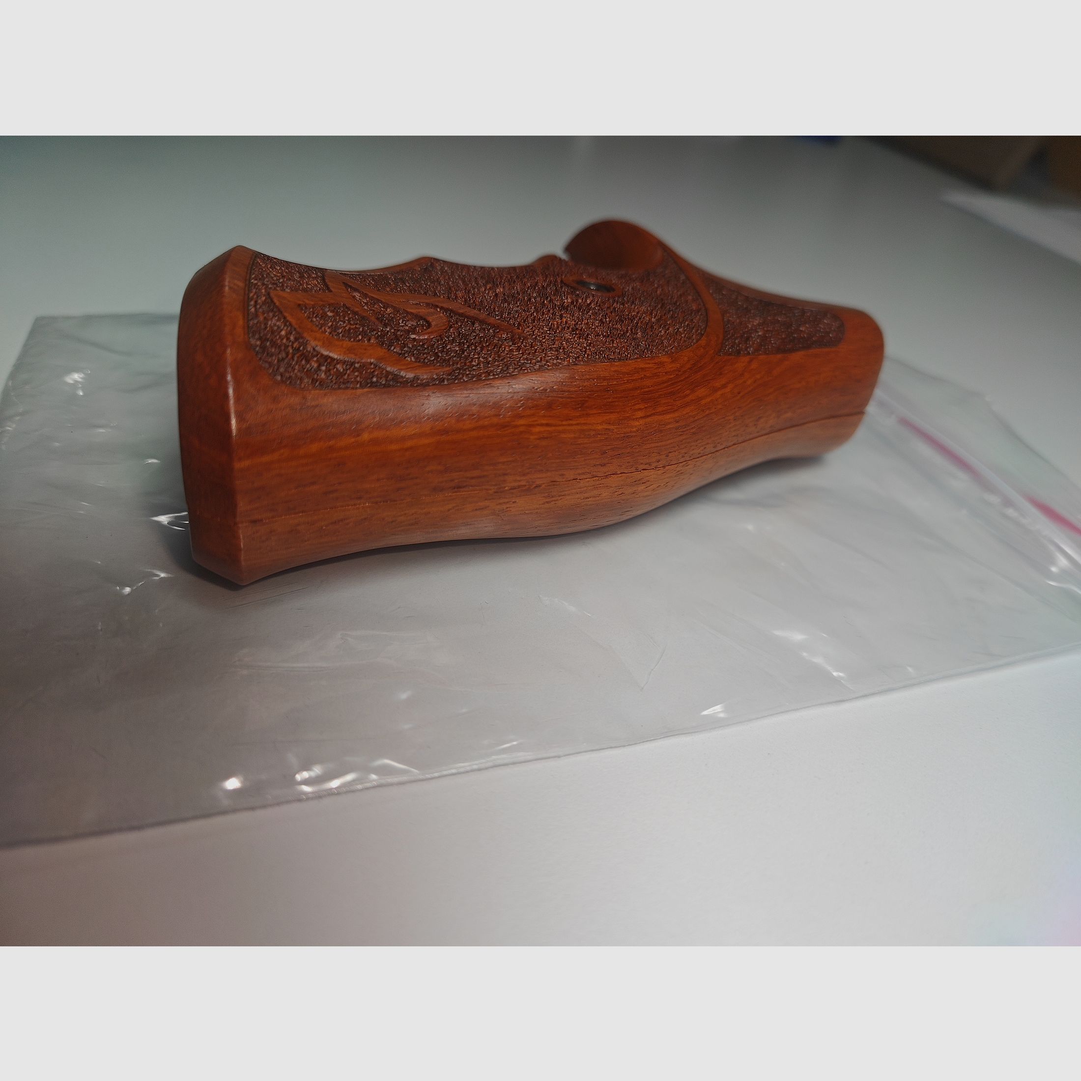 Griff Holz Holzgriff Holzgriffschalen Griffschalen für Taurus 44 Revolver Medium / Large Frame .357 44 65 607 608 669