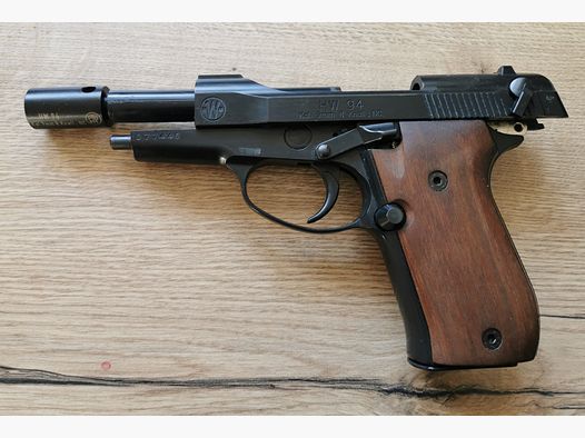 Weihrauch HW 94 schwarz mit Holzgriffen, wie neu, eine der letzten, die es zu kaufen gab, frei ab 18 Jahren.
