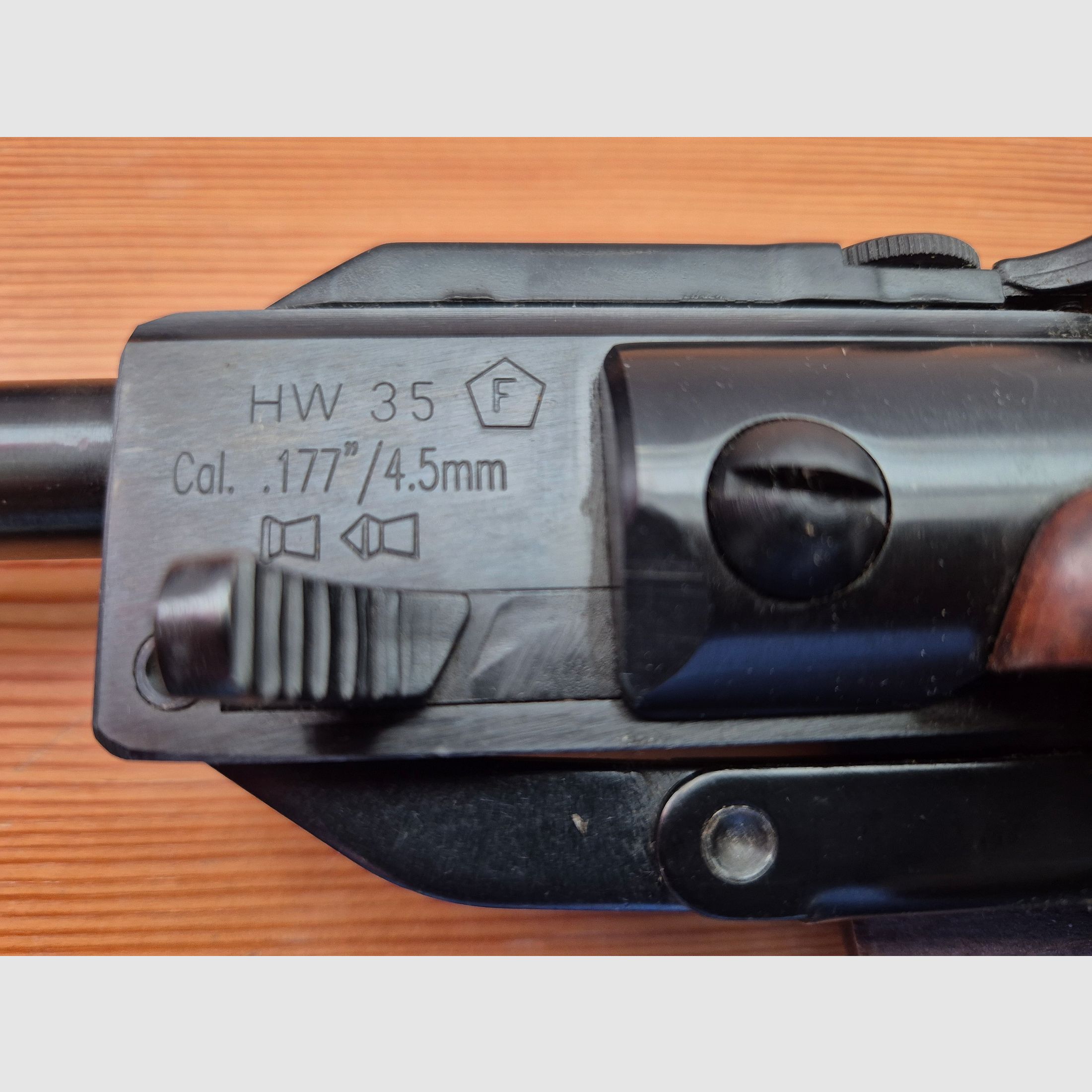 Weihrauch HW 35 Luftgewehr, Kaliber 4,5mm, mit Zielfernrohr und Schalldämpfer