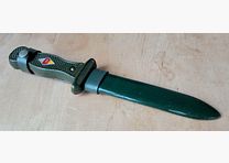 Original travel knife from Hubertus Solingen from the Cold War, based on the BW combat knife and visually inspired by the HJ travel knife.