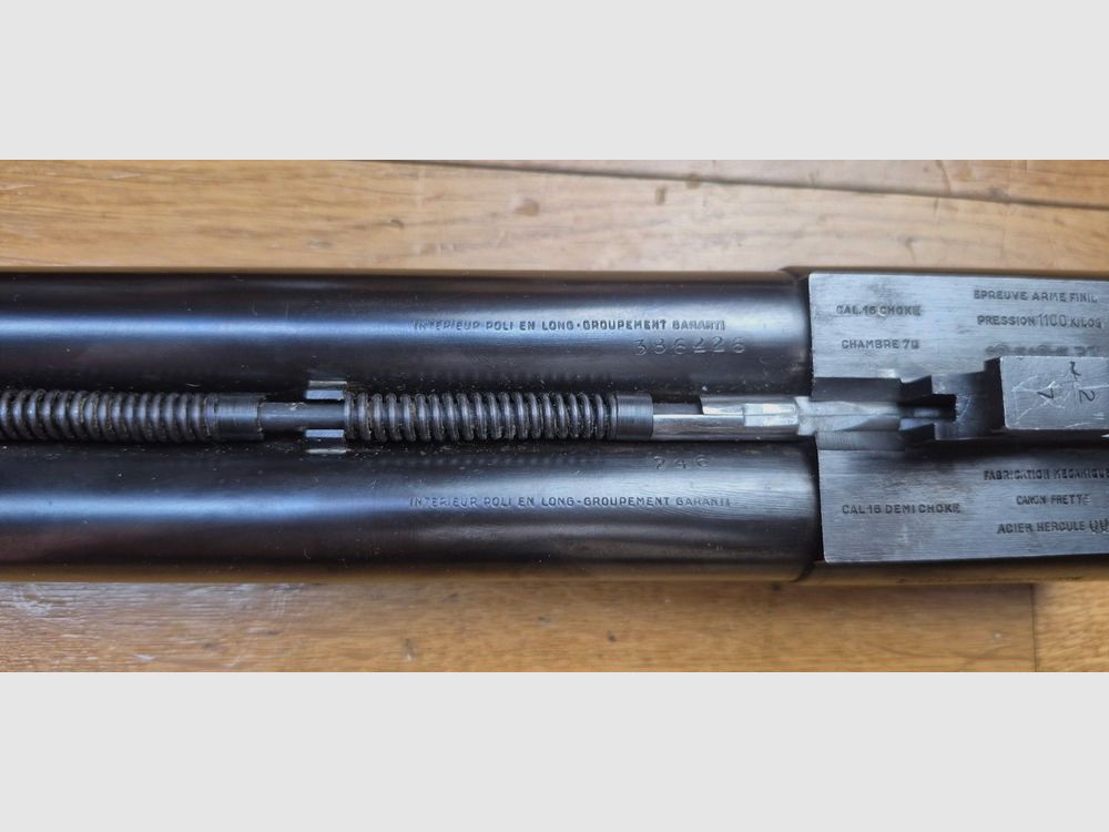 Wunderschöne Flinte Robust Modell Nr. 246 – Manufrance Saint-Étienne – Kal. 16/70 – Waffe um 1952/1954 (!) – 100% Jaspage und Gravuren – Spiegel-Lauf, quasi nie geschossen – Vollständige Originalverpackung (Garantie, Handbuch, Prüfungszertifikat) – Zustand nahe neuwertig für diese 72 Jahre! – Fast museales Stück – TBE+++, Bild 43 von 56