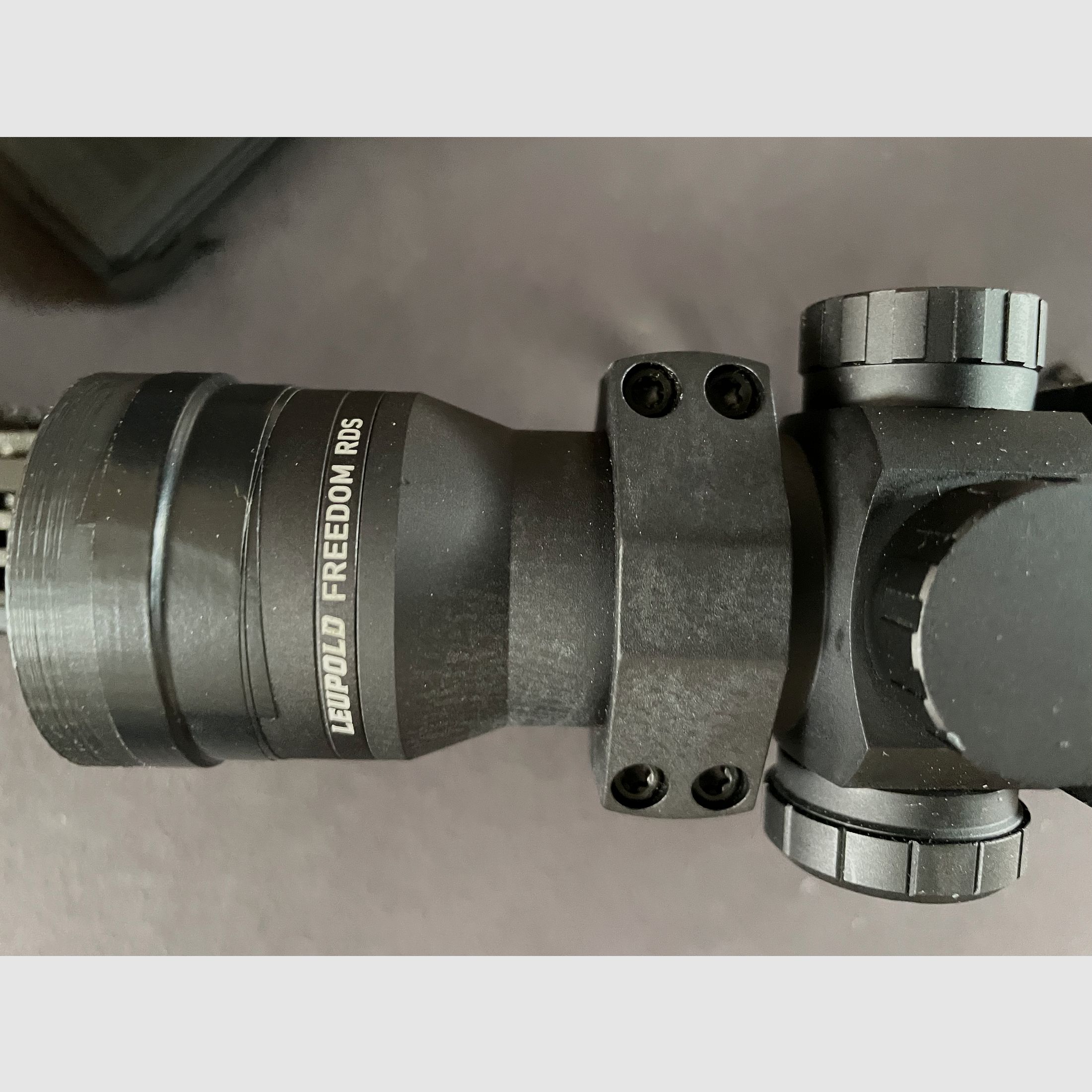 HK MR 223 + Leupold Reddot + accessoires, 551 schoten