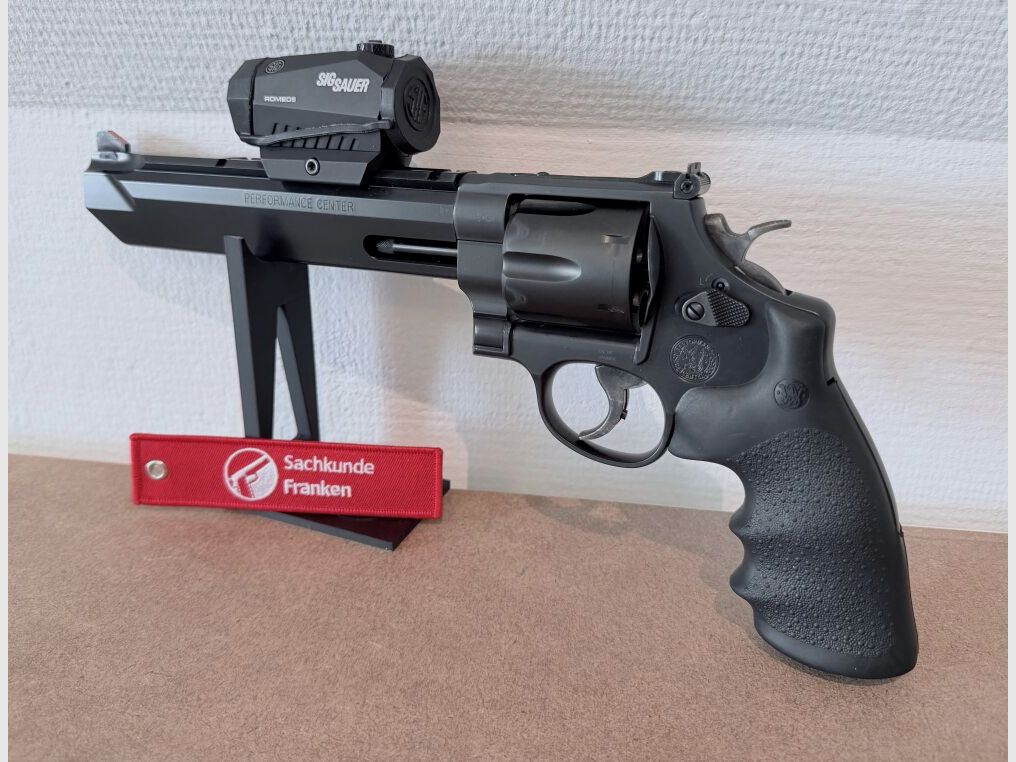 Smith & Wesson 629 Stealth Hunter Performance Center met SigSauer Romeo5