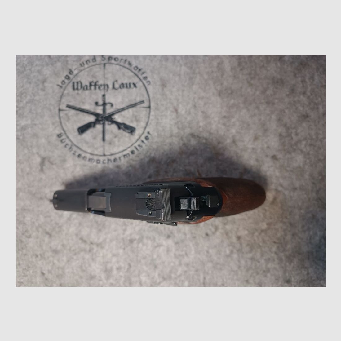 Sig Sauer P228 mit LPA Visierung und Nill Holzgriffschalen