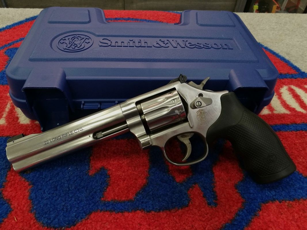 Smith & Wesson 617 kal. 22 LR, zdjęcie 1 z 3