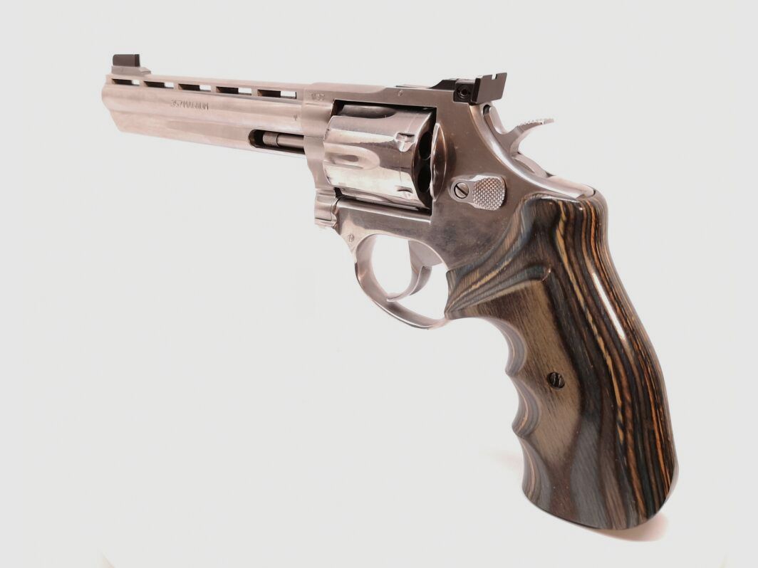 Taurus 689