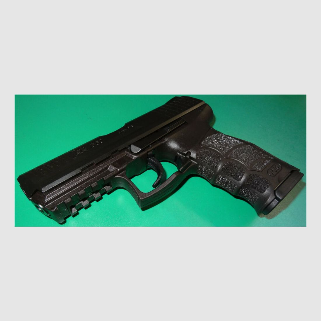 Heckler & Koch Pistool Heckler & Koch P30-V3, Geblauwit in het kaliber 9x19 (9mm Para) Inclusief accessoires