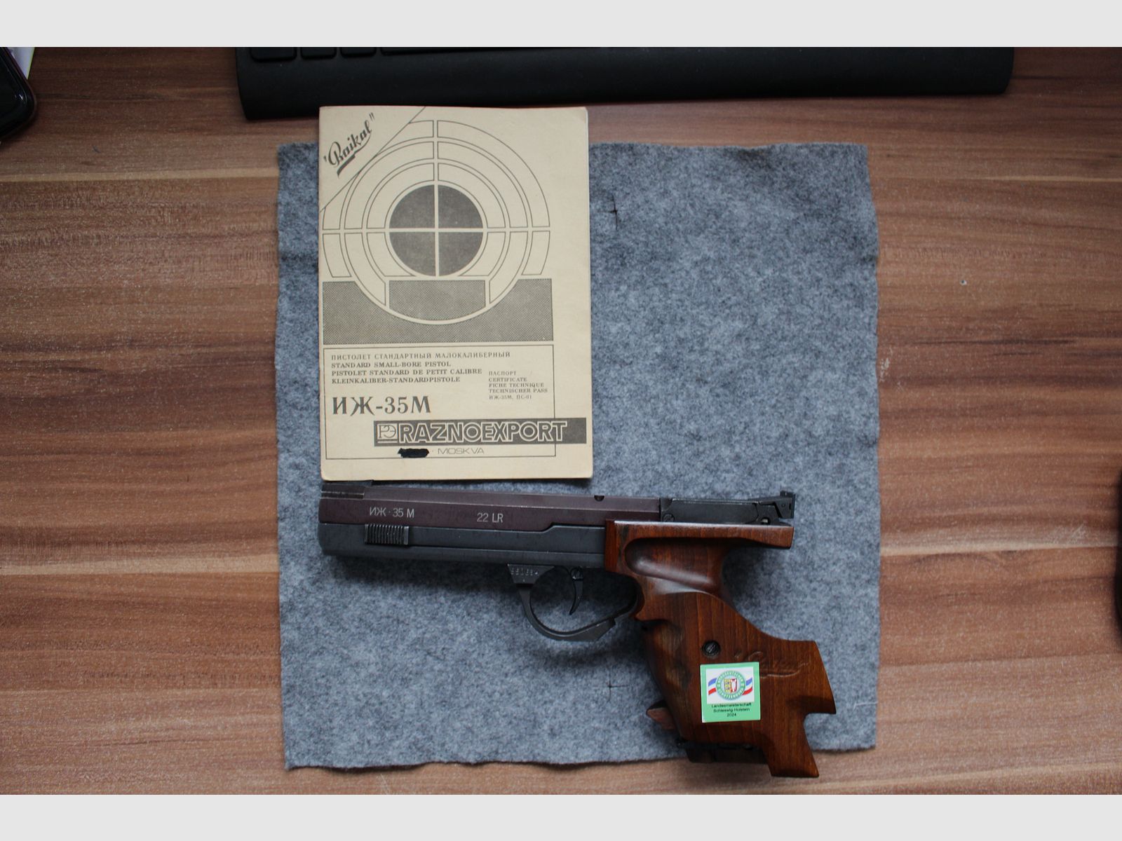 CZ P-09 Kaliber 22 lfb te koop en een sportpistool IZH-35M, als cadeau erbij!