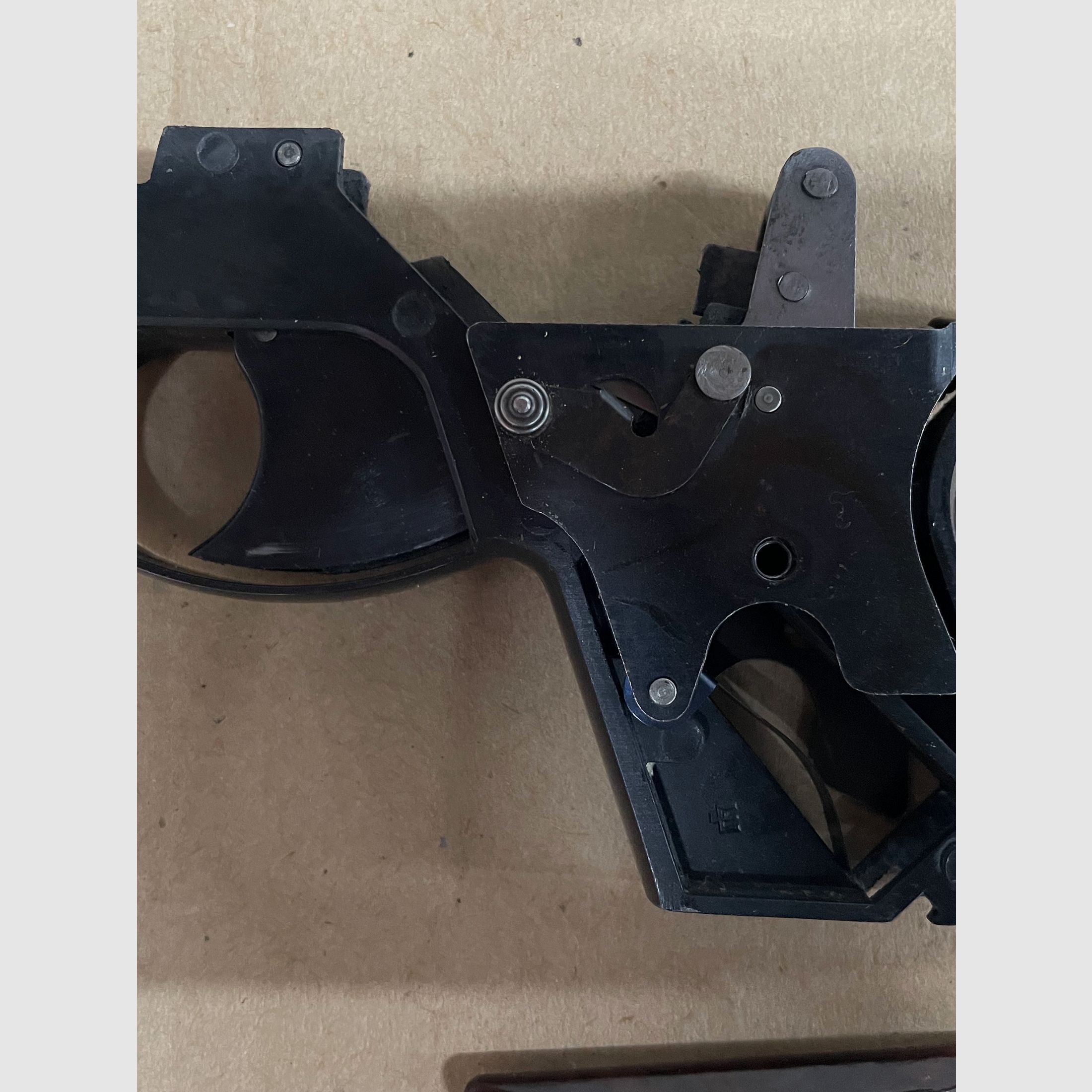 Magazyn + okładziny chwytów + części zamienne Perfecta pistoletu alarmowego