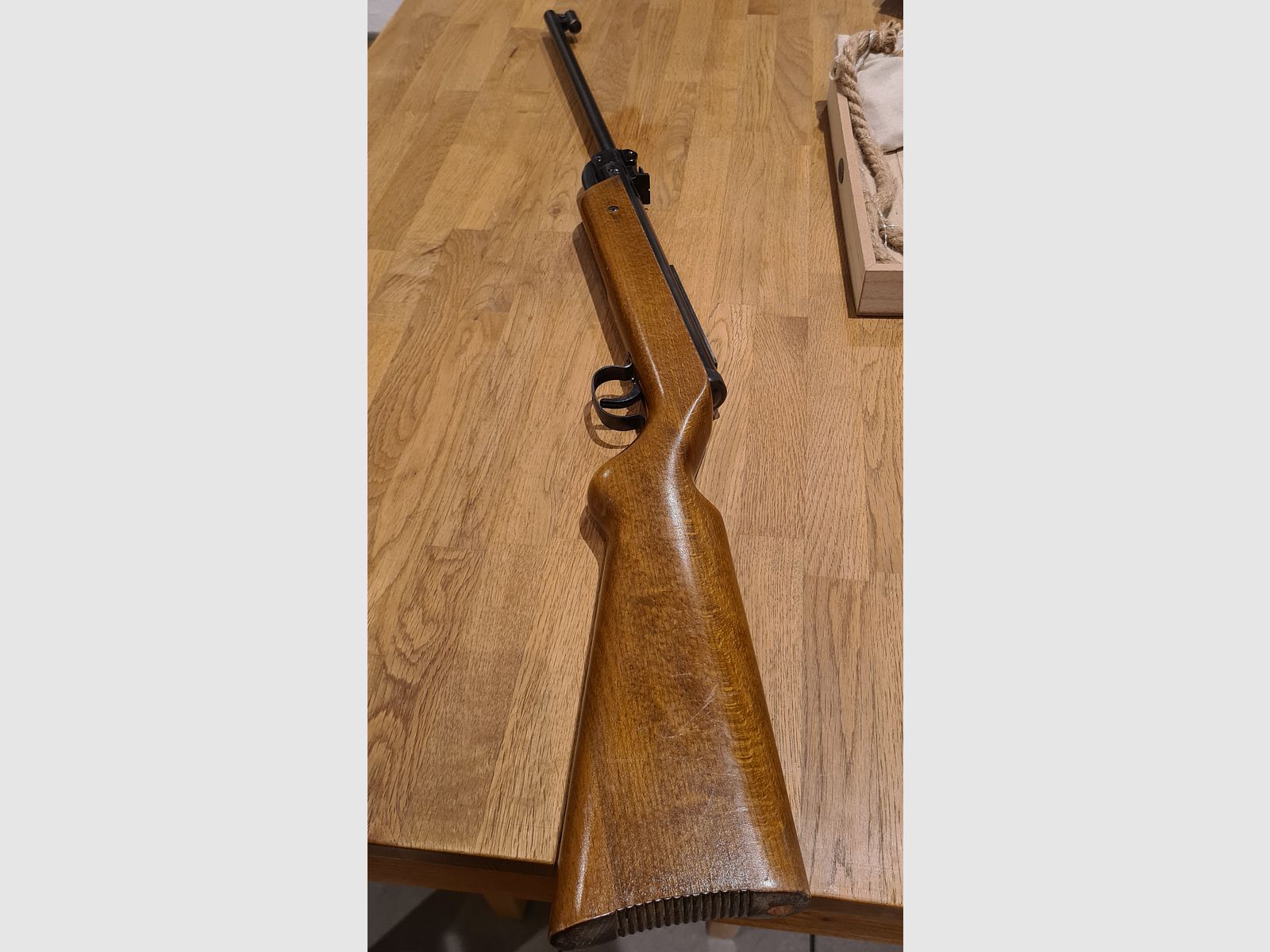 Carabina de aire Diana con marca F calibre 4.5