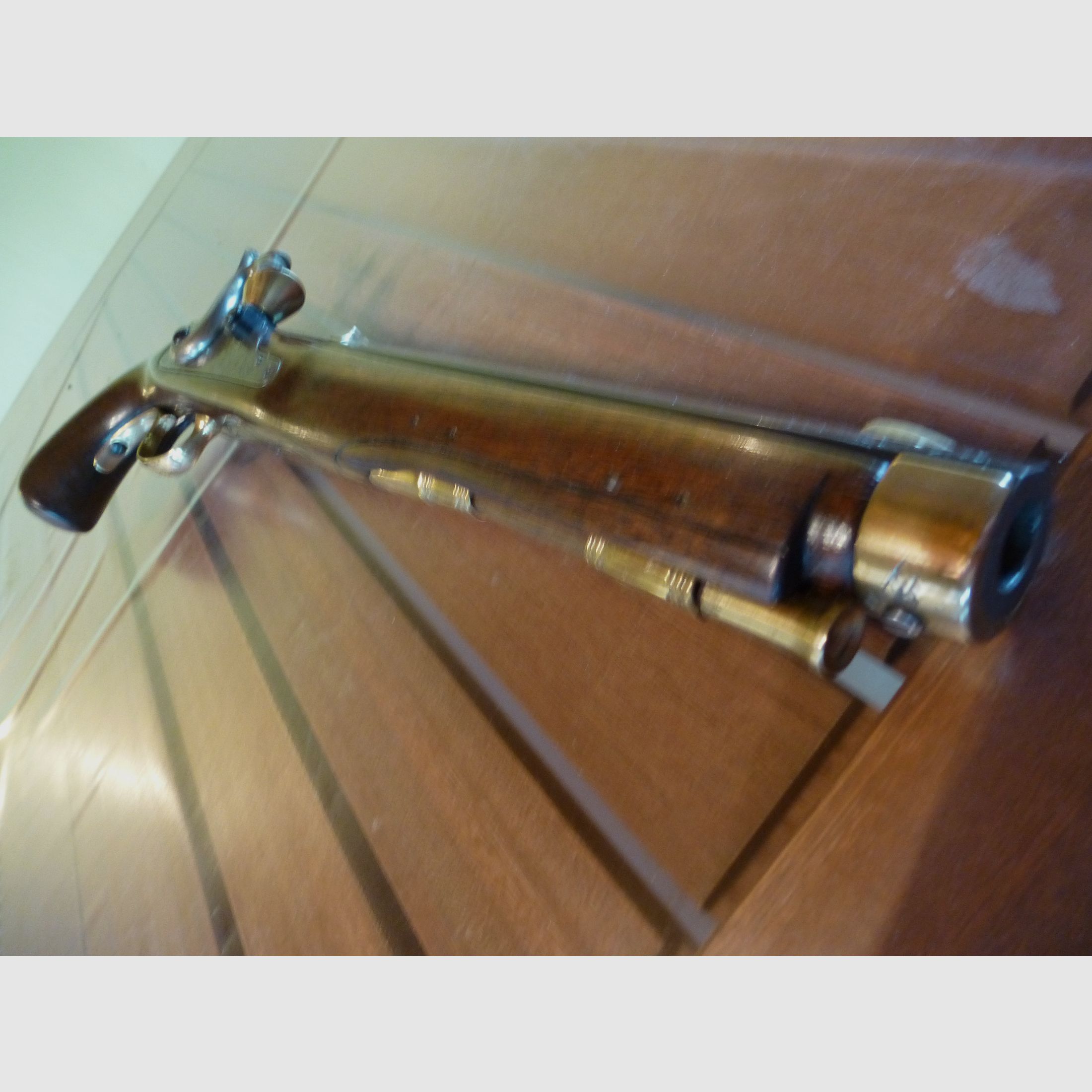 Bounty pistol percussion by Petersoli