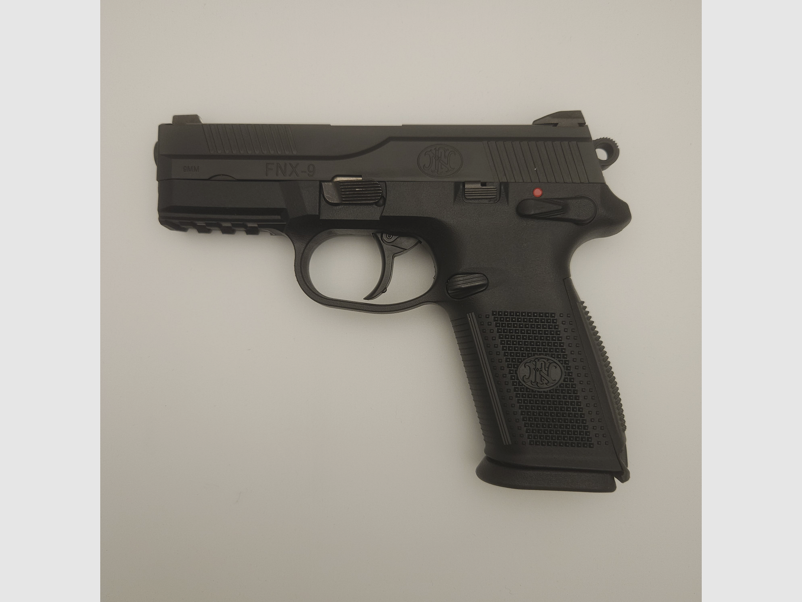 FNH-USA FNX-9, Bild 2 von 2