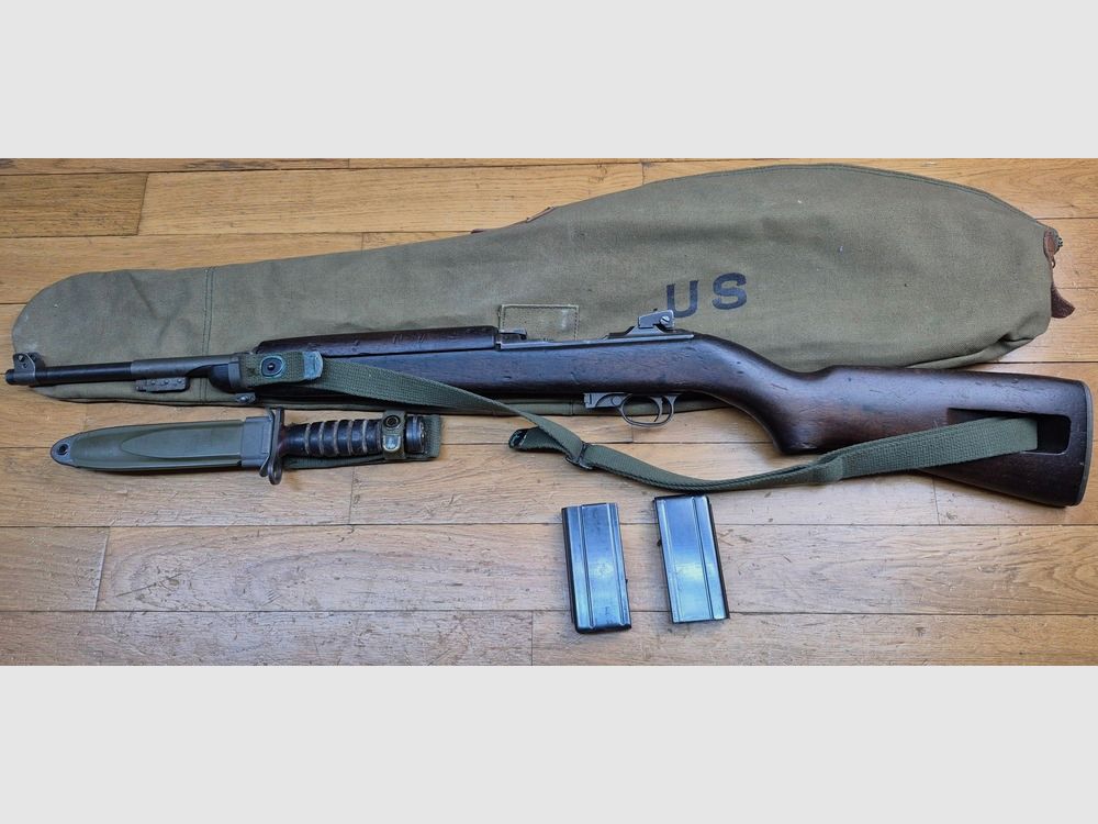 Très bonne Carabine USM1 repassée en semi-auto – Calibre .30 M1 d&rsquo;origine – Fabrication INLAND – Arme avec le tenon de baïonnette et Hausse réglable du 2° type – Configuration Indochine Corée – Second chargeur 10 coups offert – Bretelle et étui en repro – Très belle baïonnette USM4 d&rsquo;origine 100% US ! – Très bon état mécanique et esthétique – Une des carabines les plus amusantes au stand ! – Très bel ensemble en TBE +, image 1 sur 33