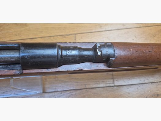 Très beau mousqueton Truppe Speciale Carcano Modèle 1938 (91/38 TS) – Arsenal de Terni – Cal. d&rsquo;origine 6,5×52 – Mono-matricule – Bois très beau – Excellent état mécanique – Beau canon avec des rayures nettes jusqu&rsquo;à la bouche – Arme de 1940 – TBE++/TBE+++