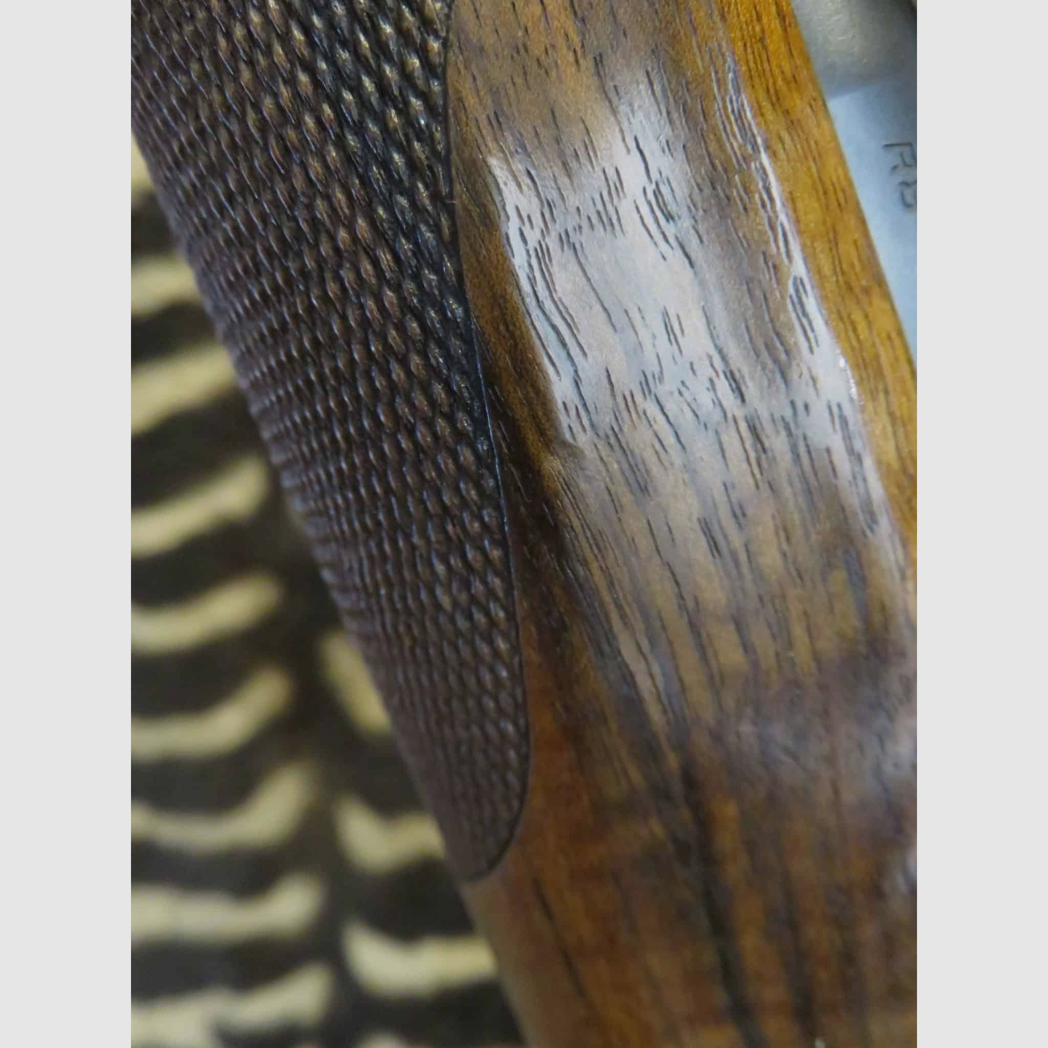 Repetierbüchse BLASER R8 Success Holz Kal.300wm Lauf 65 cm – Zielfernrohr KAHLES Hélia 1-5x24i, Bild 10 von 11